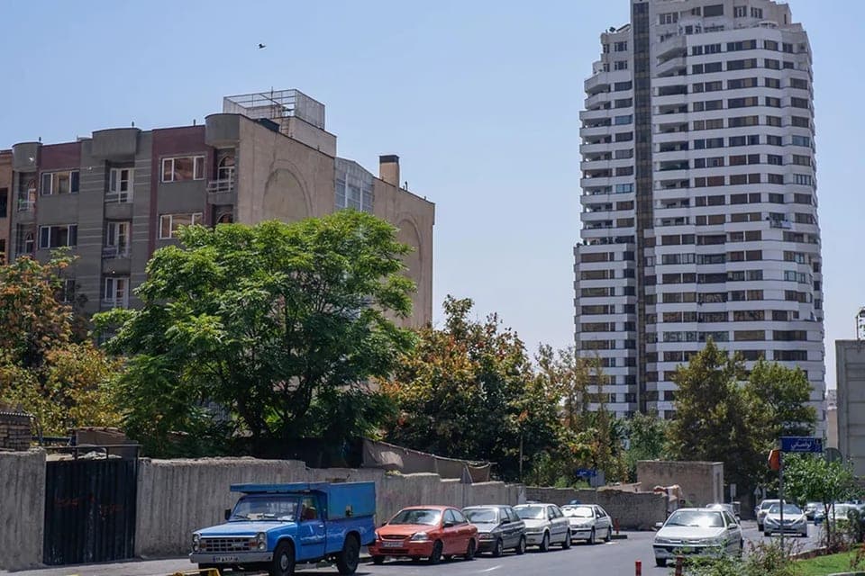 مقایسه خرید ملک در کامرانیه با نیاوران
