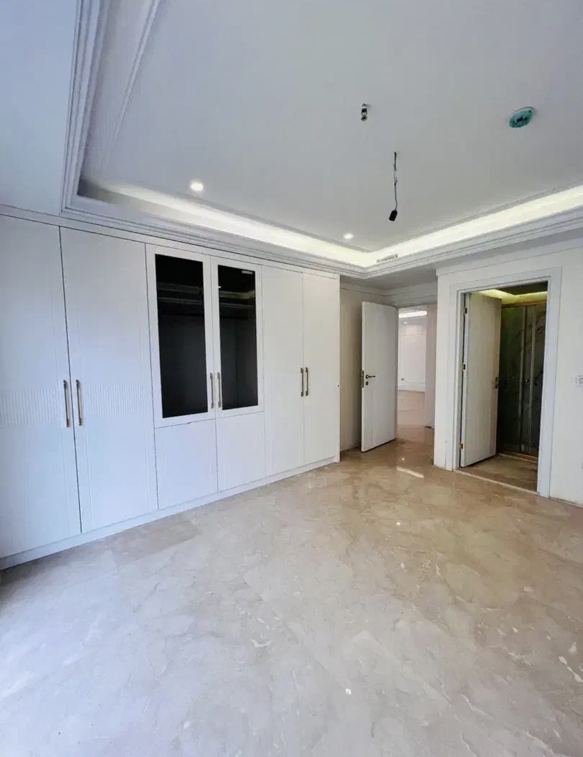 فروش آپارتمان 230متر قیطریه مدرن کلید نخورده تراس ویو 3p