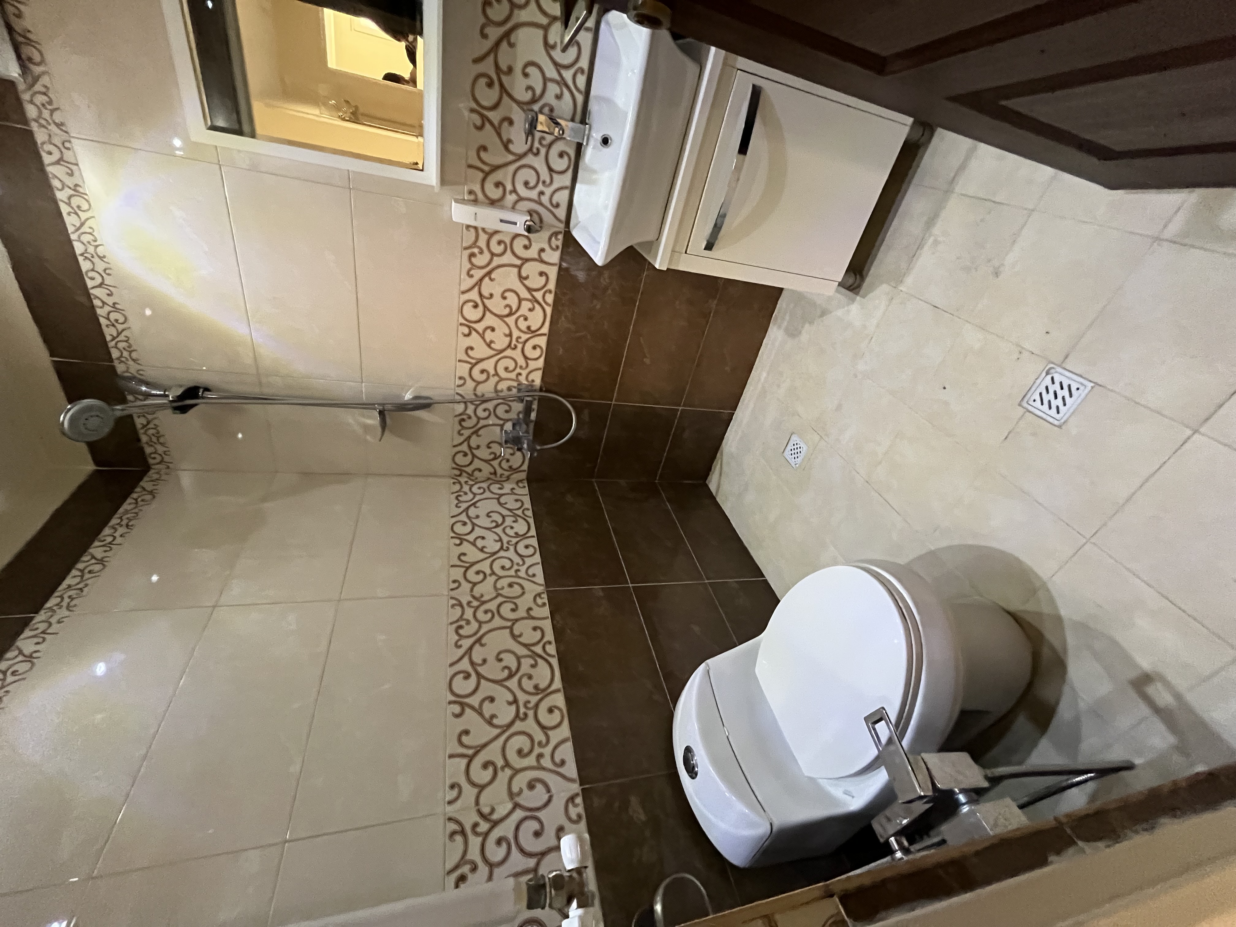 فروش آپارتمان 95 متری کیکاووس فول امکانات