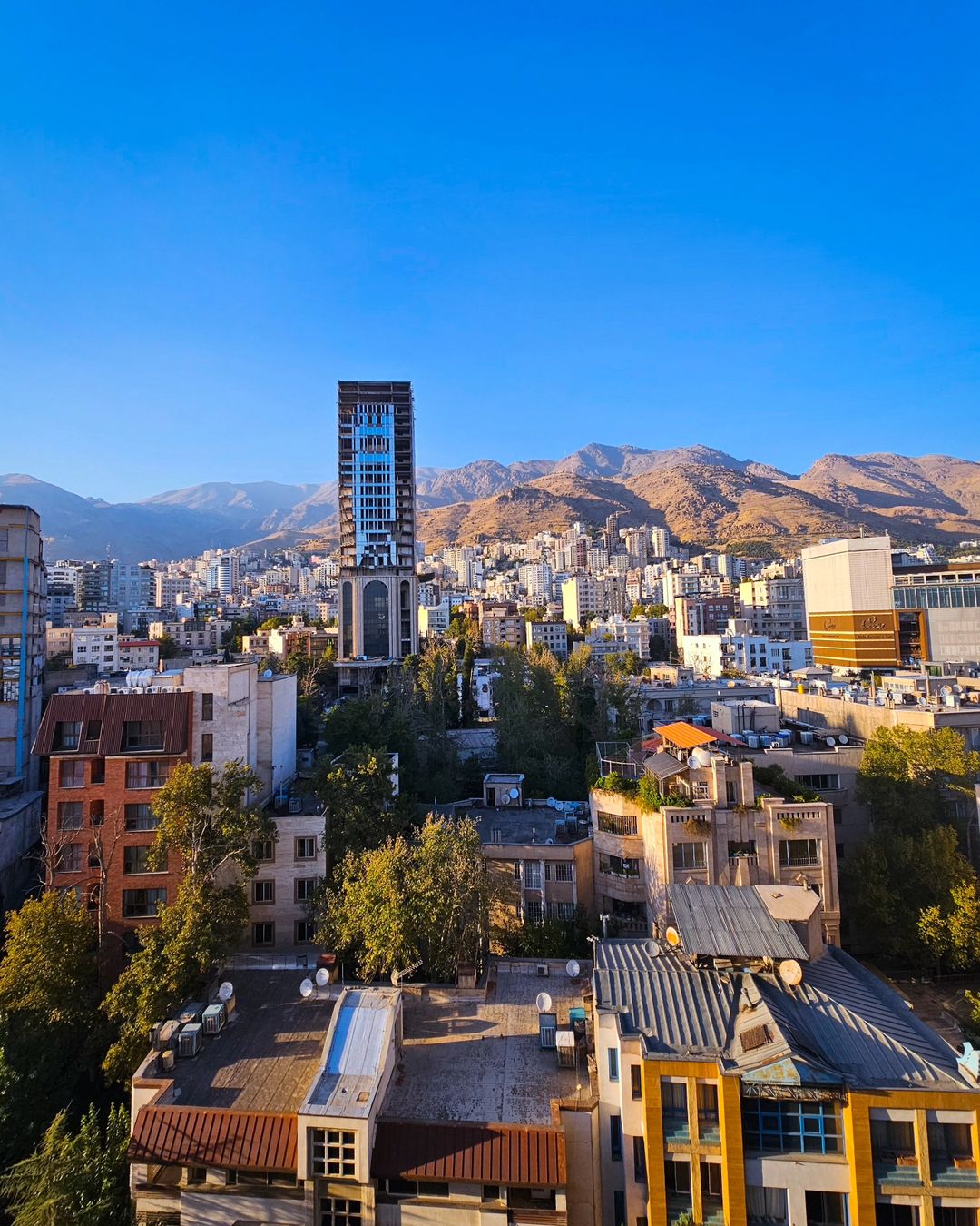 اجاره آپارتمان 240متر فرمانیه 3خواب فول مشاعات