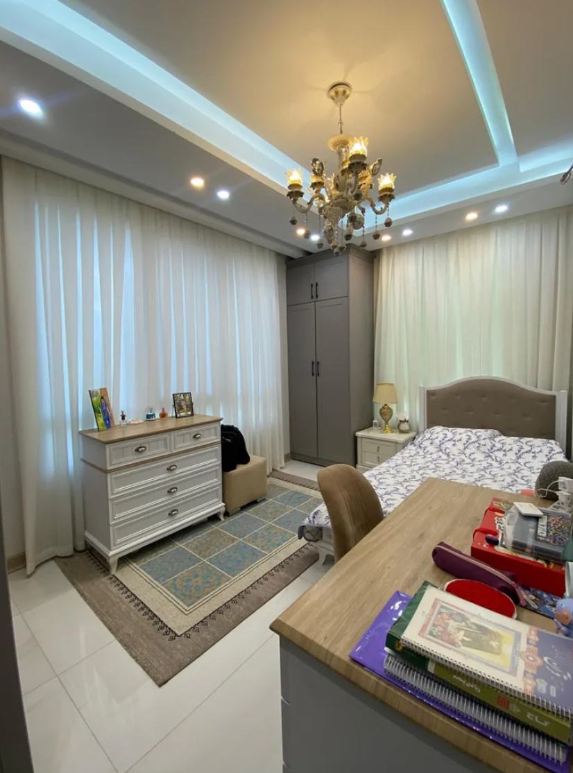 فروش آپارتمان 90 متری 2 خوابه خوش نقشه غرق نور 2 پارکینگ