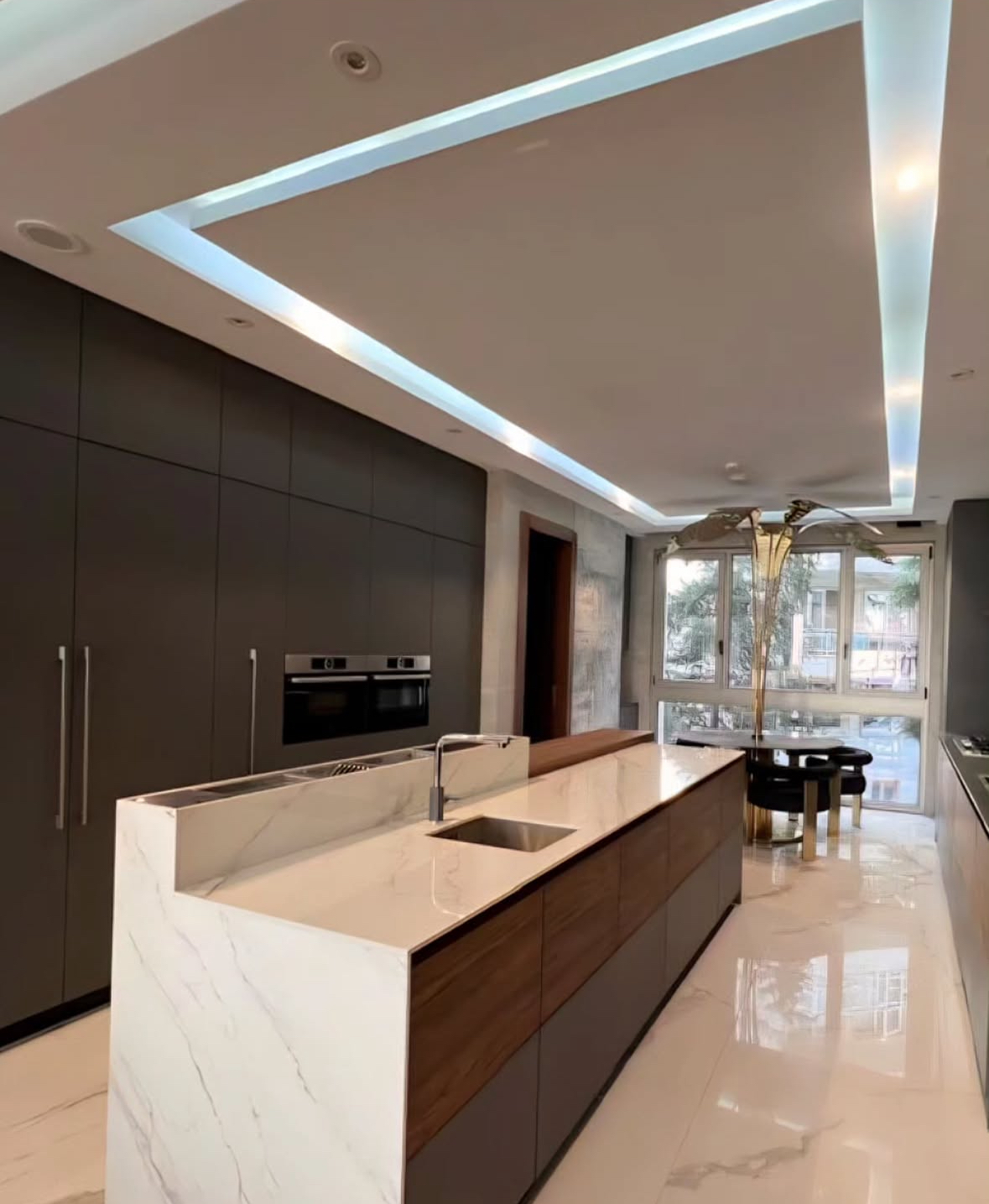 اجاره اپارتمان 220 متر آجودانیه فول مشاعات