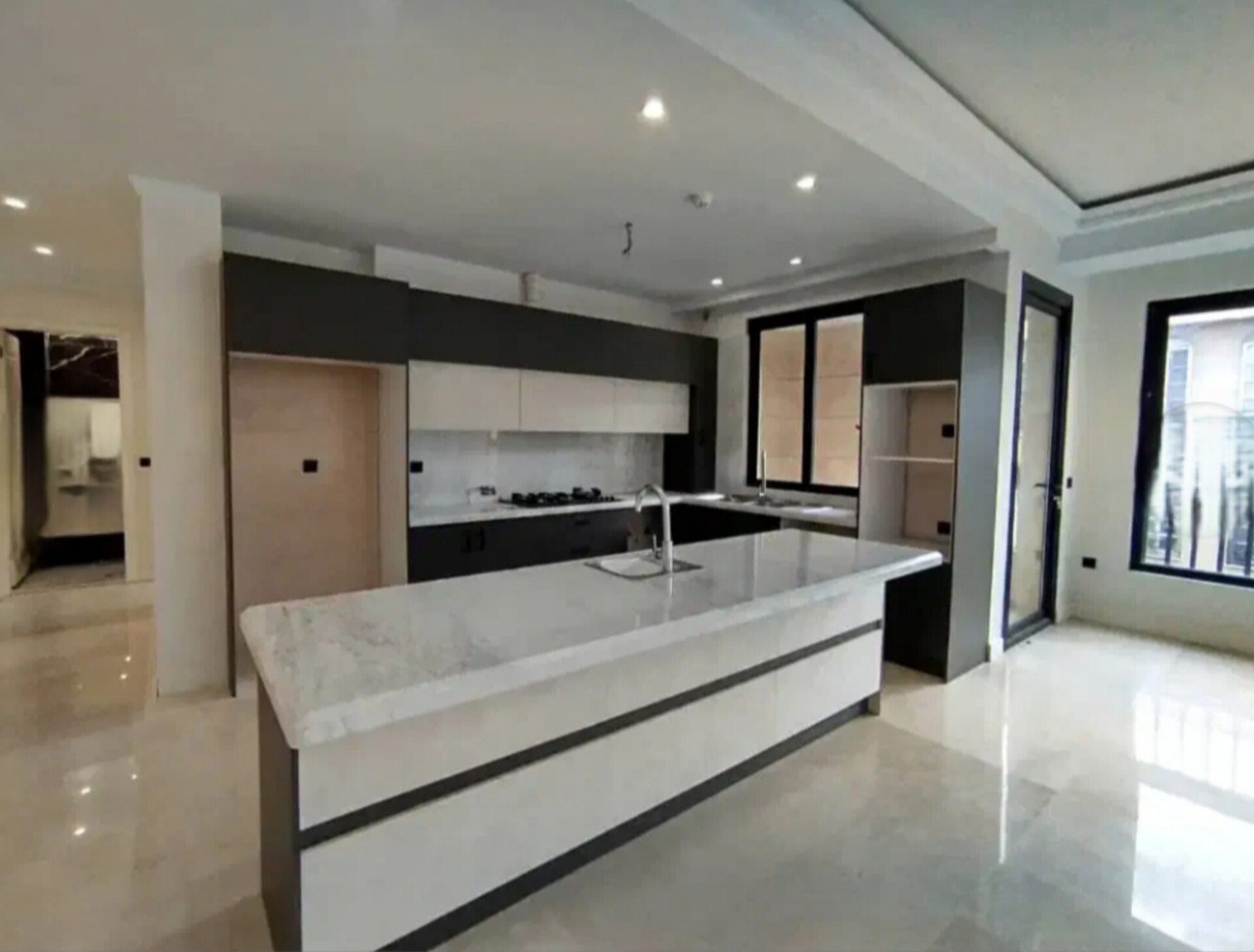 فروش آپارتمان 160 متر قیطریه کلید نخورده نور عالی (چند قدمی پارک قیطریه)