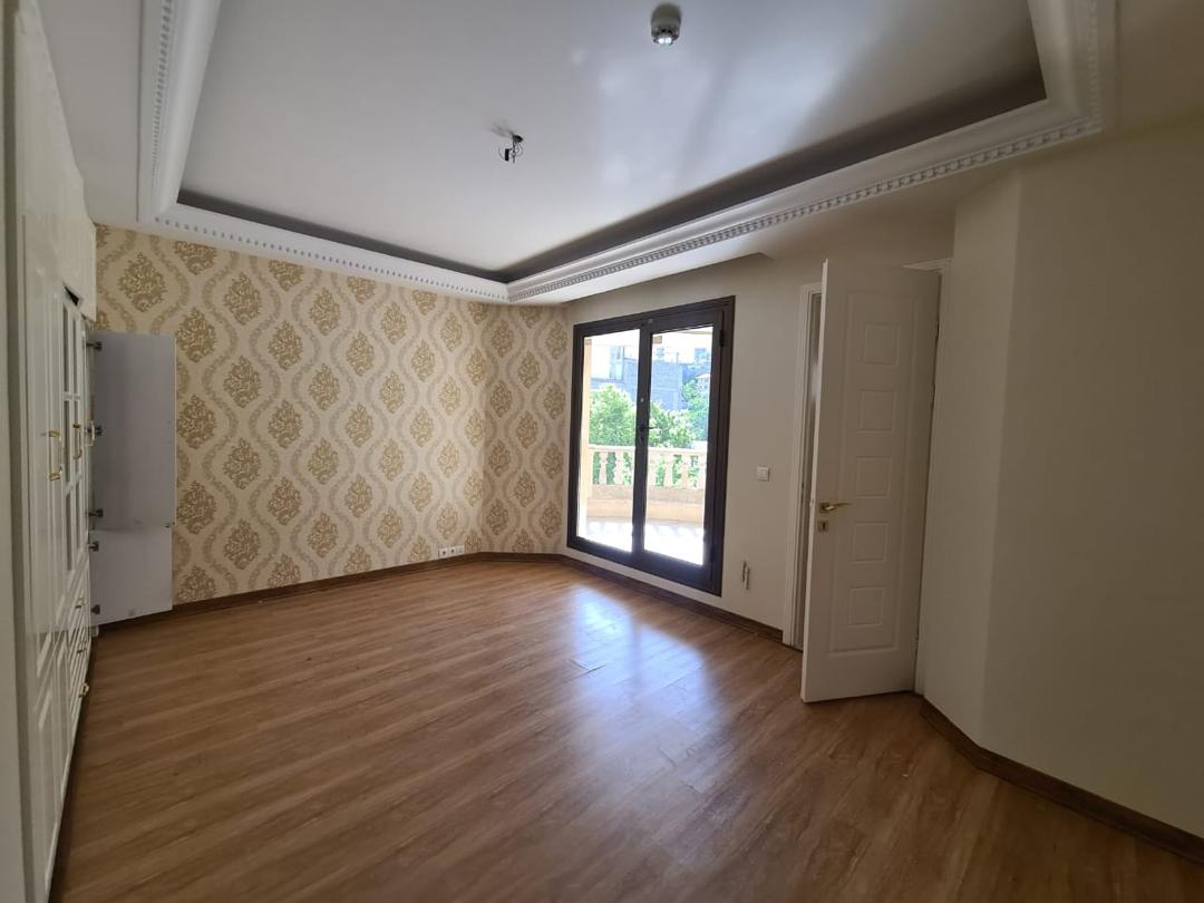اپارتمان 200 متری سه خواب تاپ لوکیشن