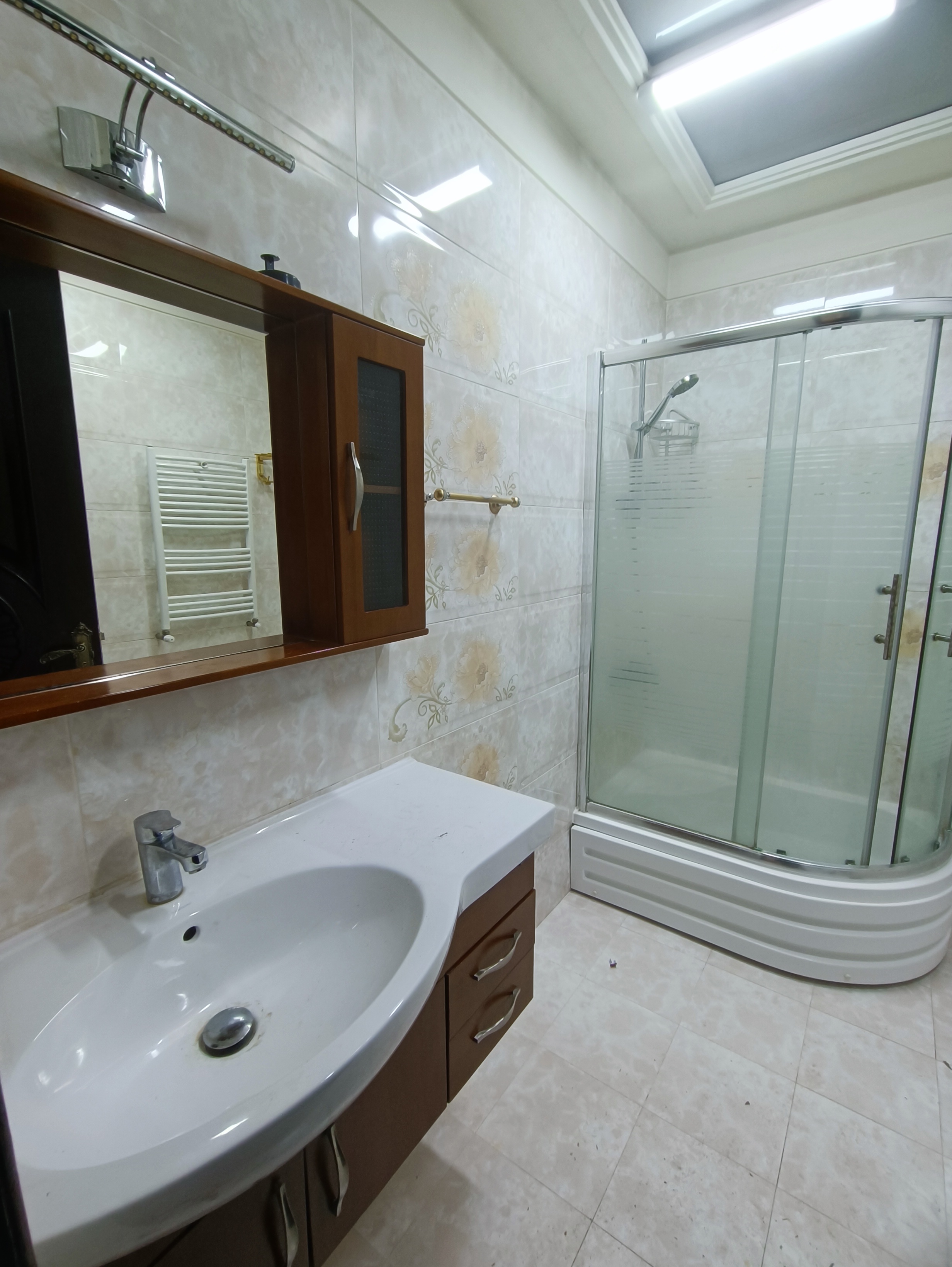 280متر مربع 3خواب مستر