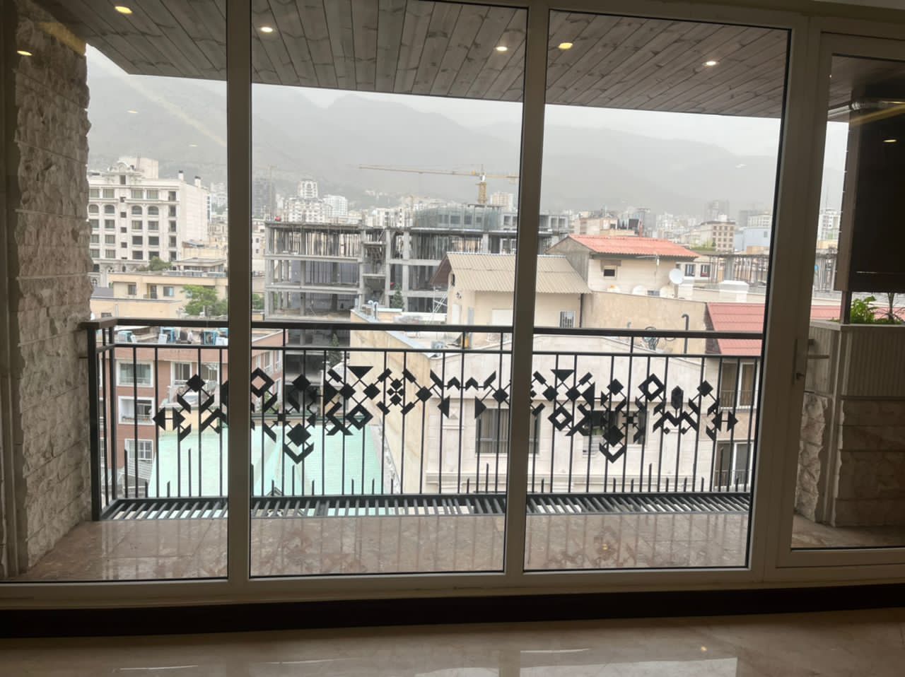 حکمت/165متری/در دل کوهستان