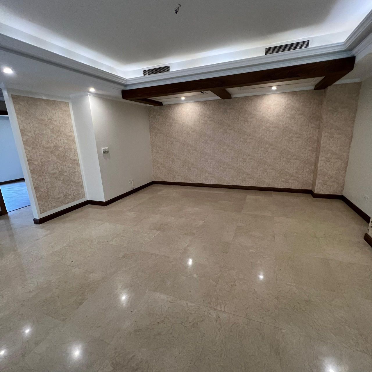 فروش آپارتمان 140 متر دیباجی دو پارکینگ سندی