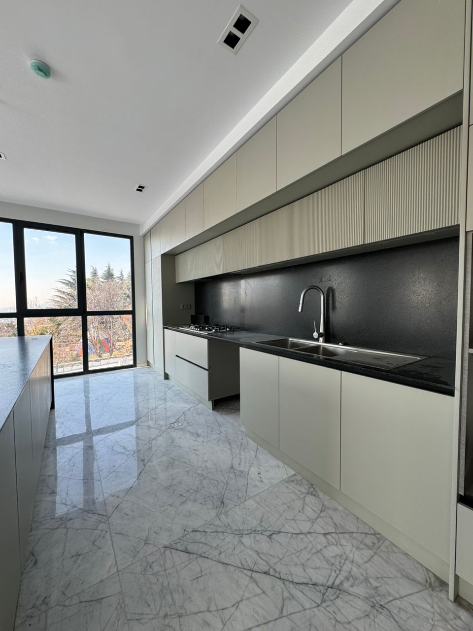 اجاره آپارتمان 200 متری در نیاوران