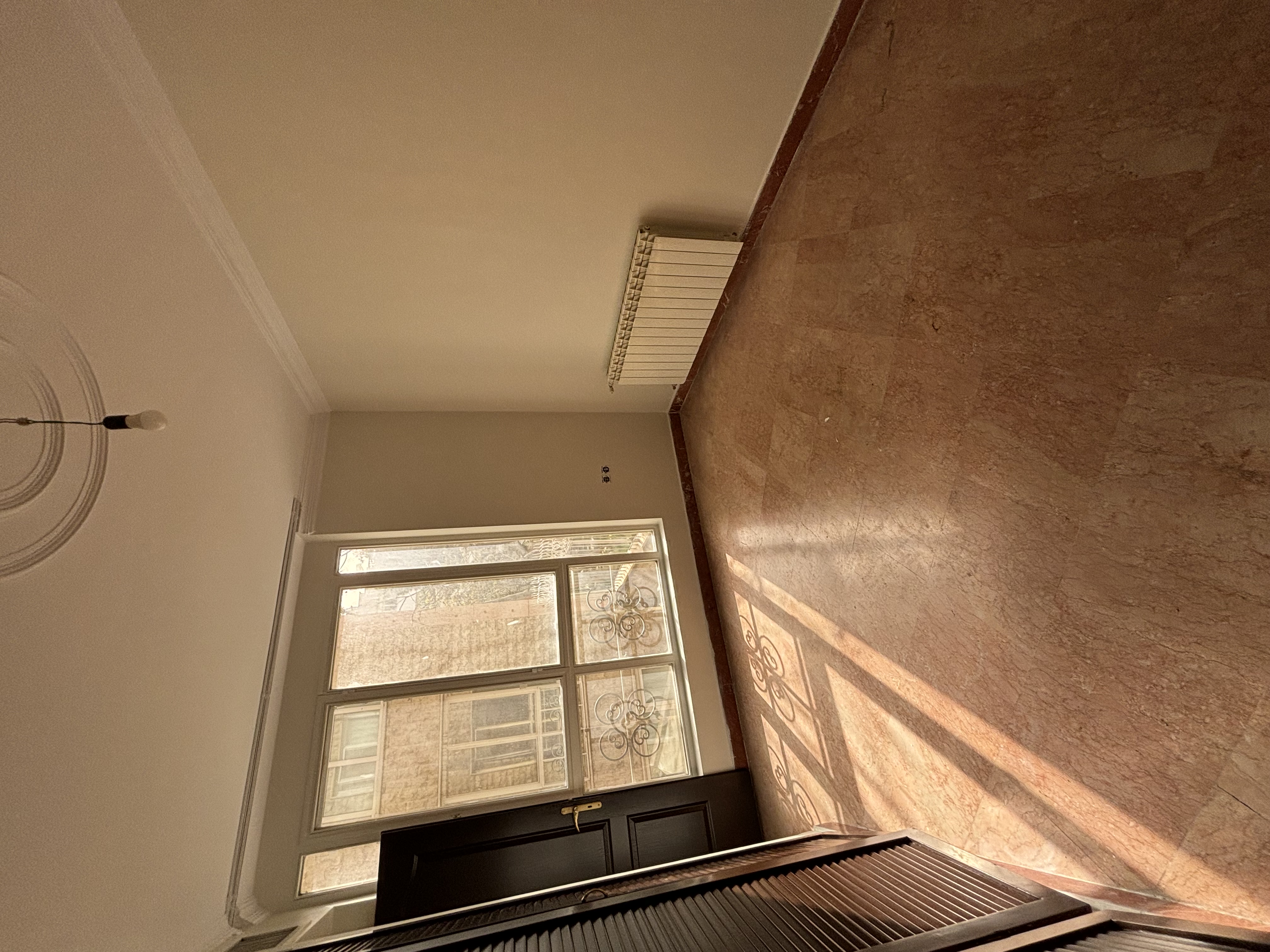 فروش اپارتمان بی نظیر در منطقه 135 متر فول امکانات