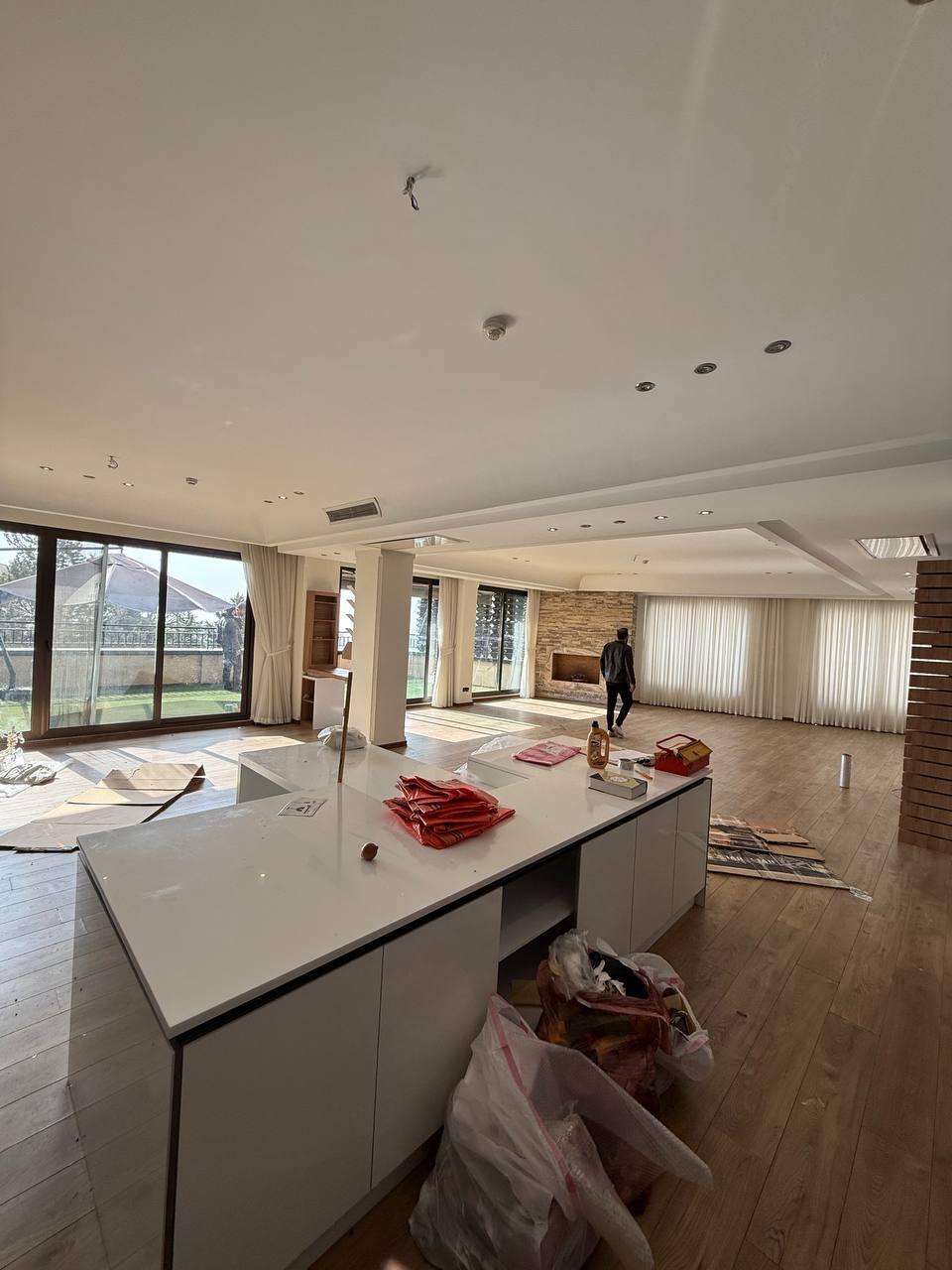 اجاره آپارتمان 240 متر نیــاوران