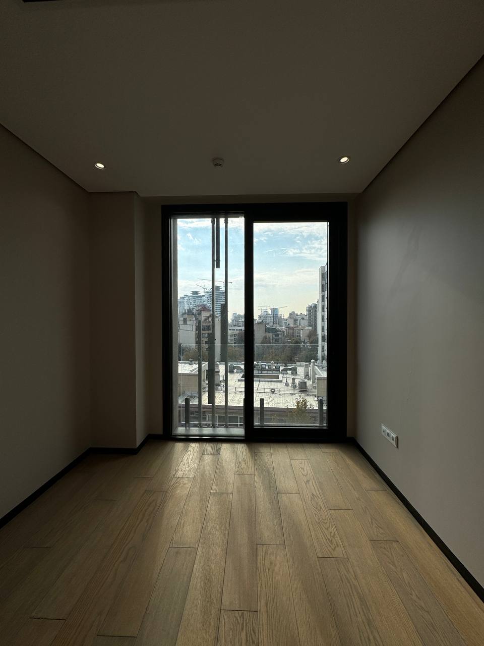 فروش آپارتمان 220 متری خوش نقشه ویو ابدی در نیاوران