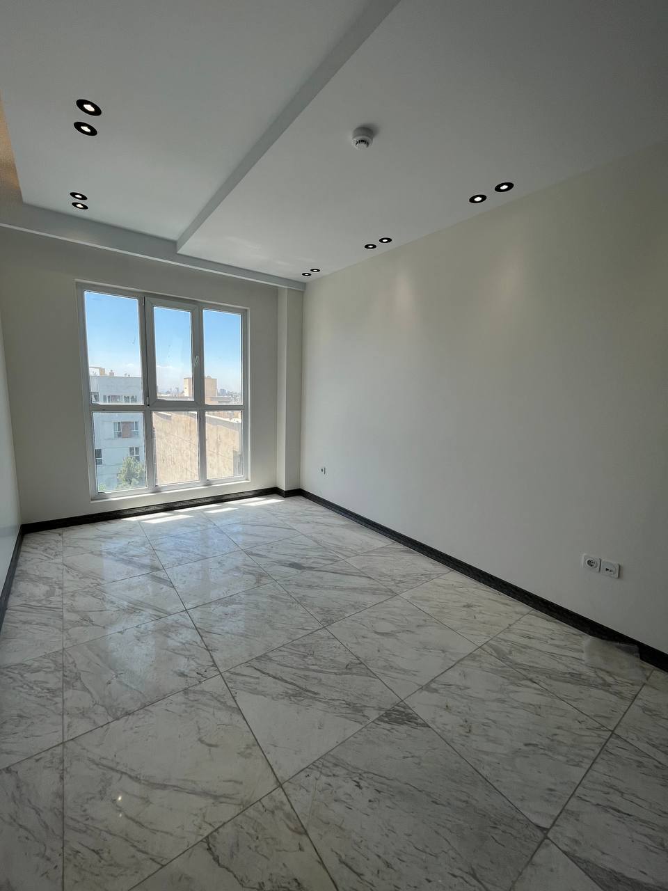 فروش آپارتمان 120متر دولت بسیار خوش نقشه ورودی لابی بسیار خوش نقش