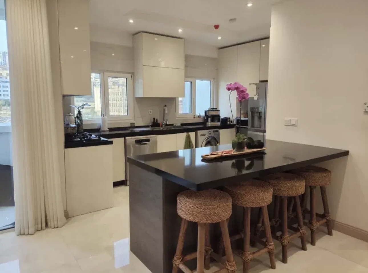 اجاره آپارتمان 150 متر سوهانک ویو ابدی 2پارکینگ