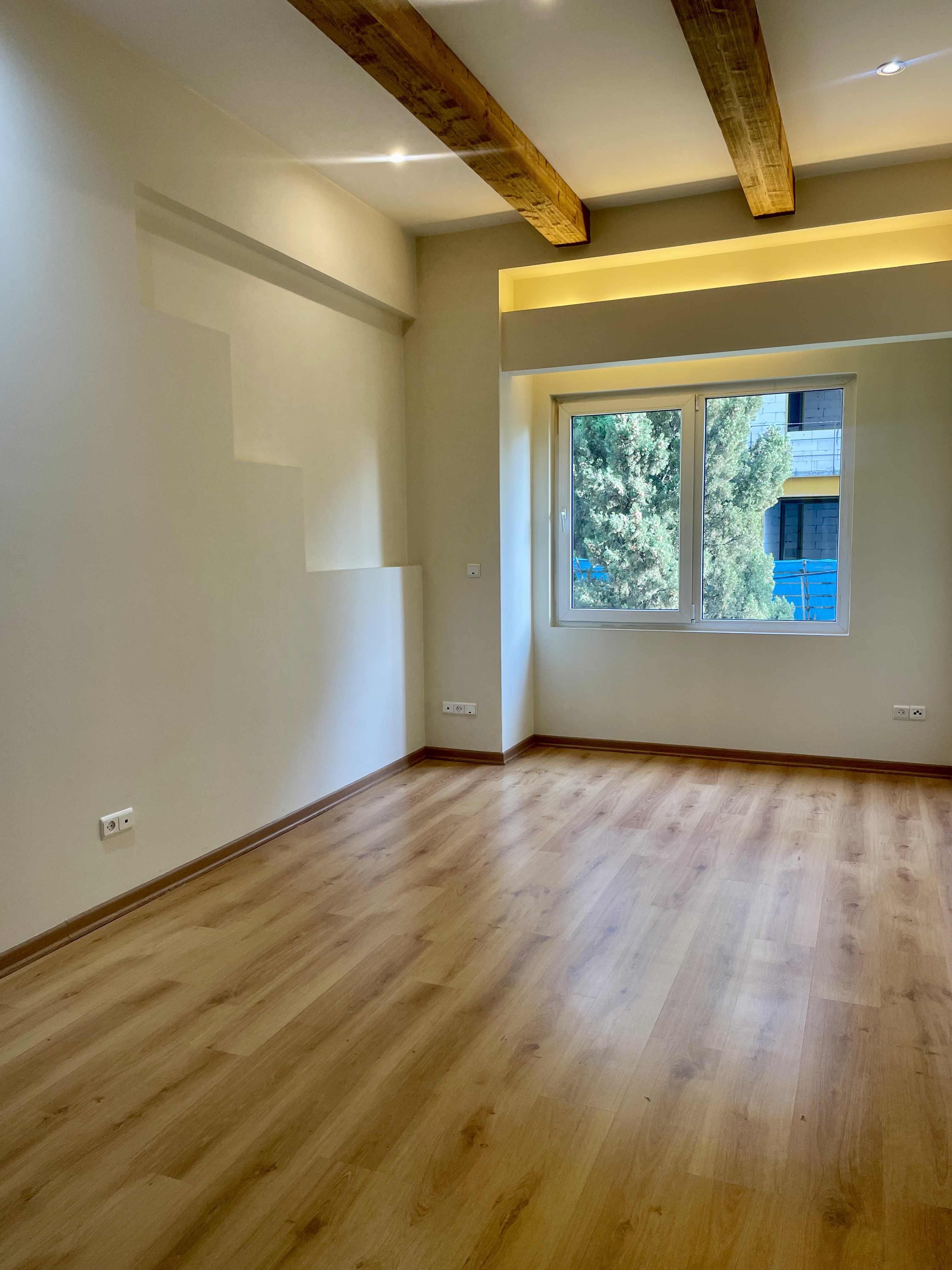 اجاره آپارتمان 130 متر آجودانیه تاپ لوکیشن