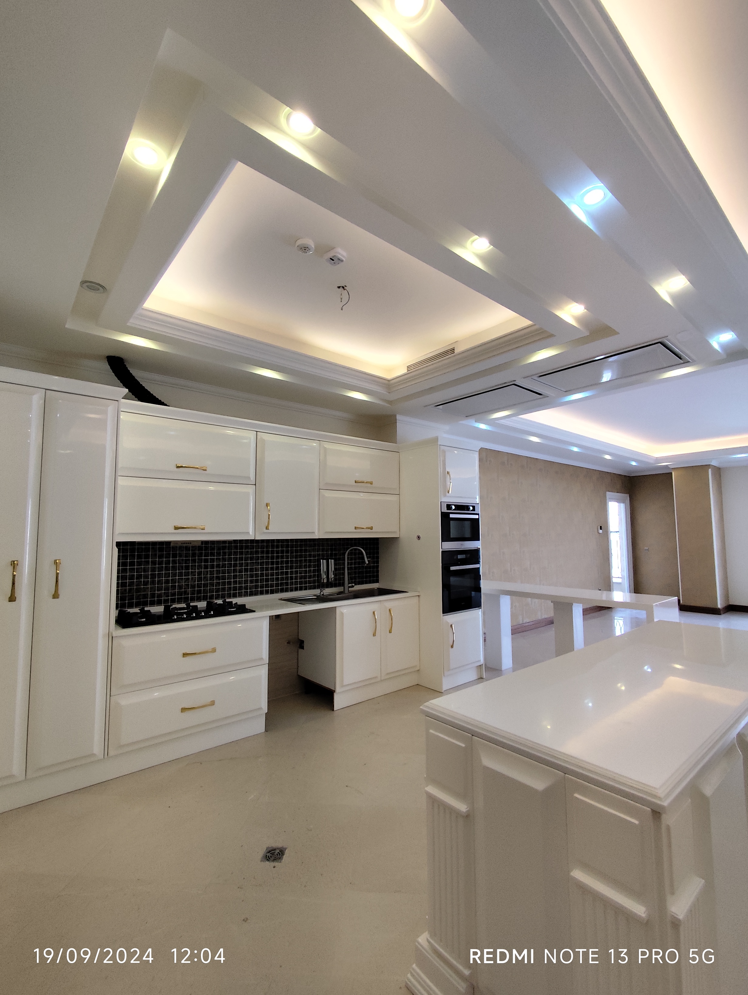 اجاره آپارتمان 200 متر وکان نیاوران تاپ لوکیشن/ فول مشاعات