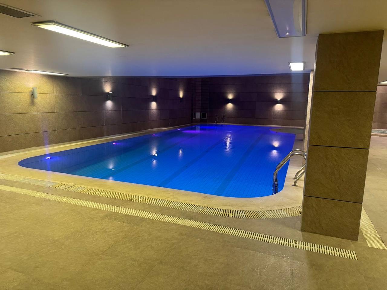 اجاره آپارتمان 240 متر فرمانیه شرقی فول مشاعات