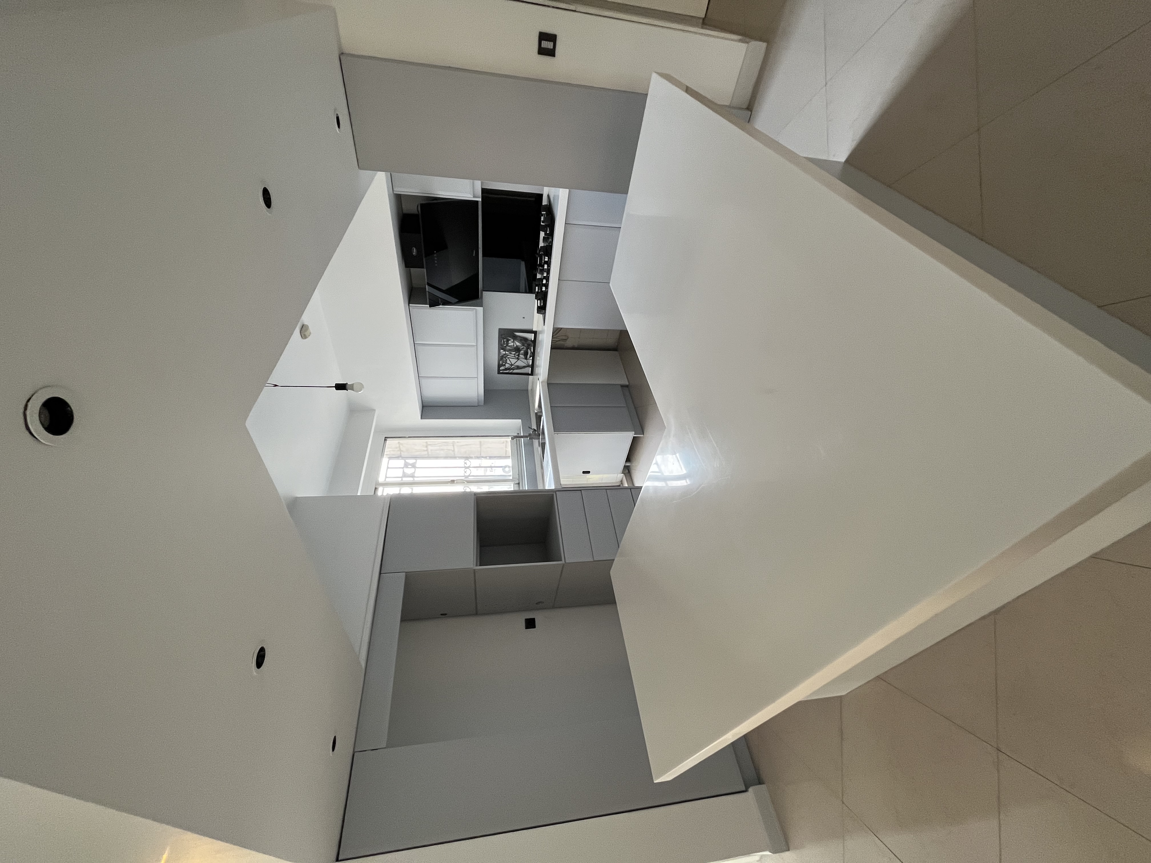 فروش آپارتمان 110 متر فول بازسازی شده طبقه 5 با 40 متر سوئیت مجزا در جهانتاب