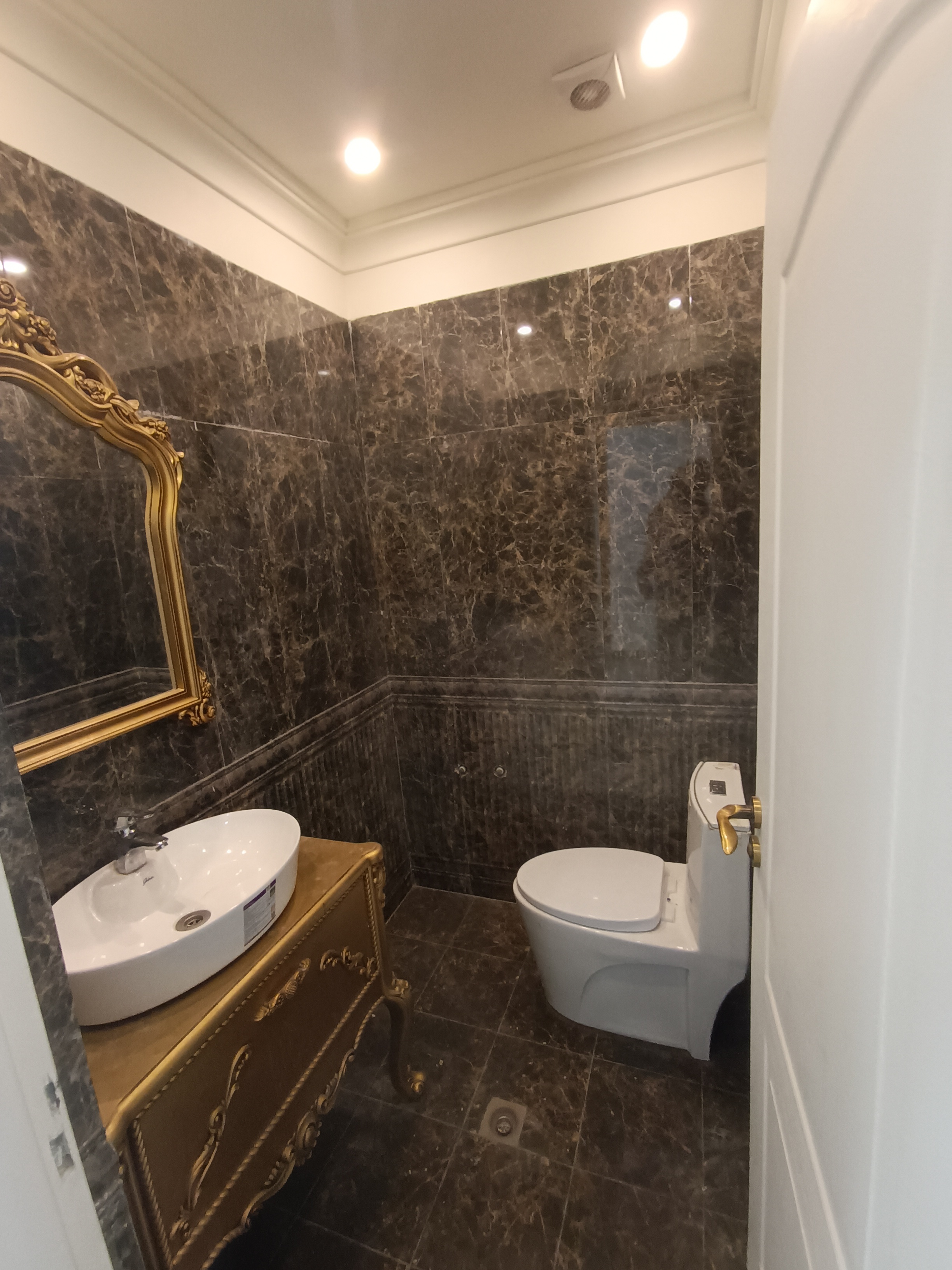 فروش آپارتمان 250 داراباد متر 3 خواب فول مشاعات فعال لابی و سرایدار