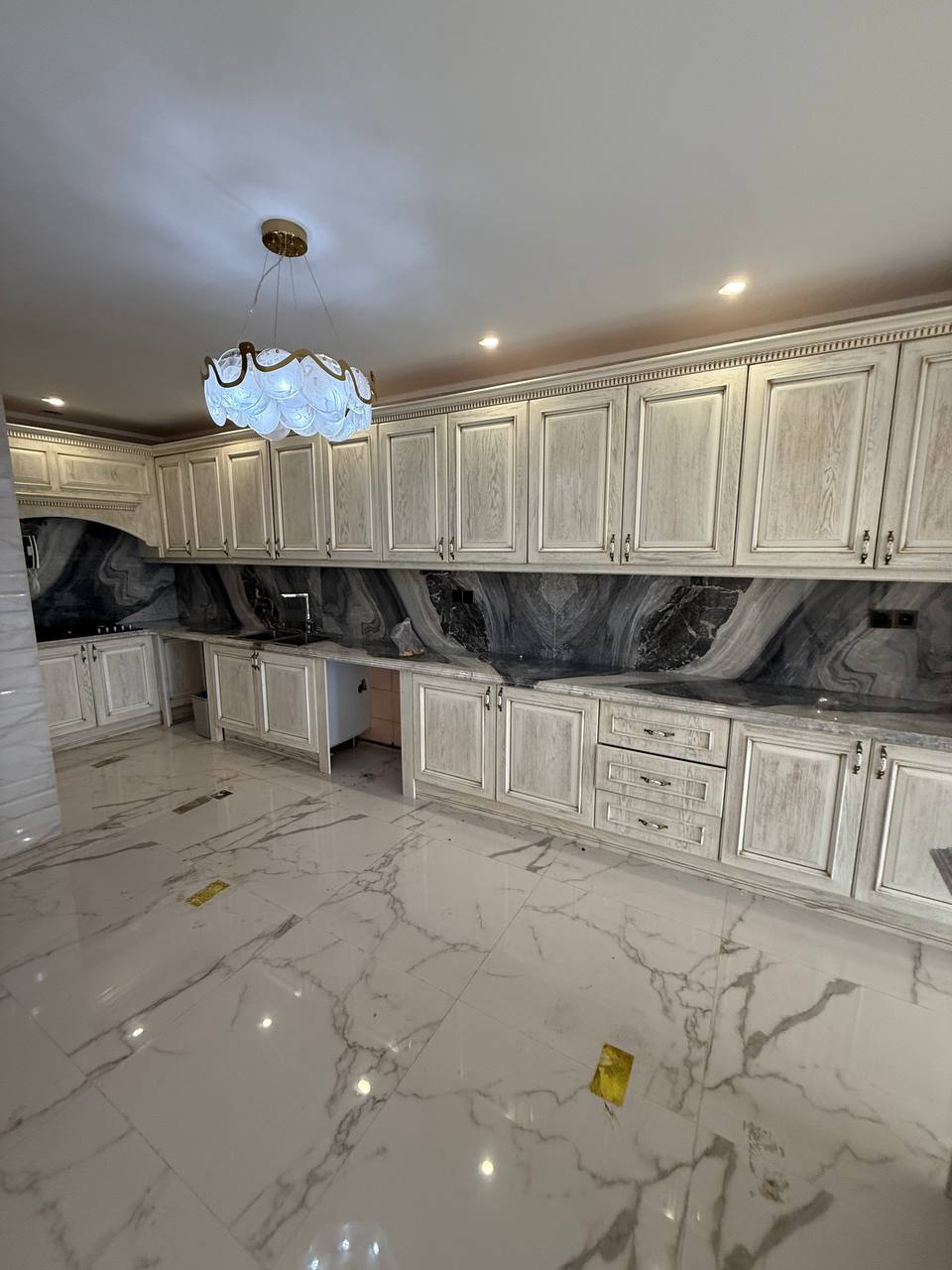 اجاره آپارتمان 240 متری در نیاوران