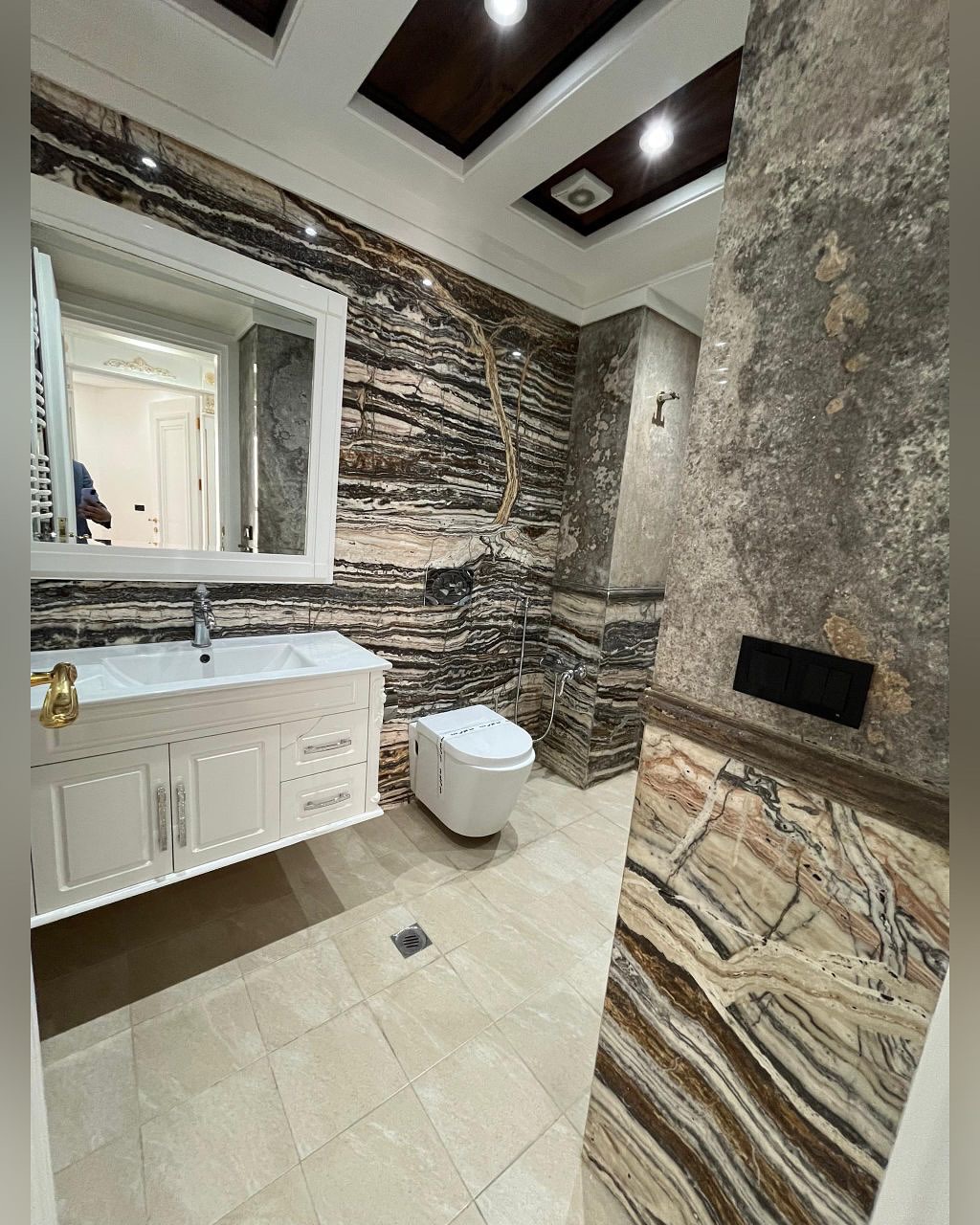 فروش‌ آپارتمان 250 متر کامرانیه سه مستر