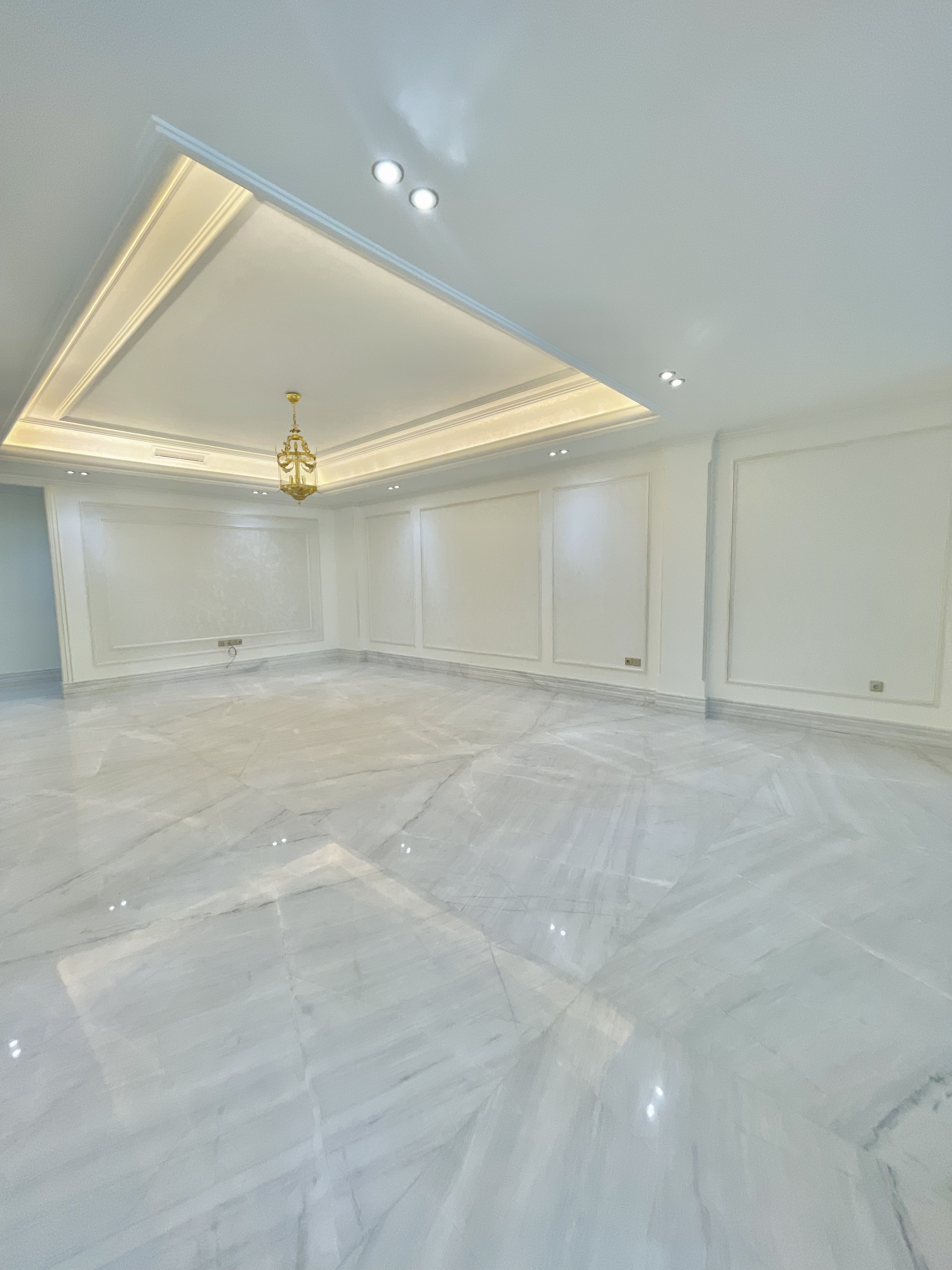 کامرانیه شمالی 220متر 3خواب 2مستر 3پارکینگ سندی
