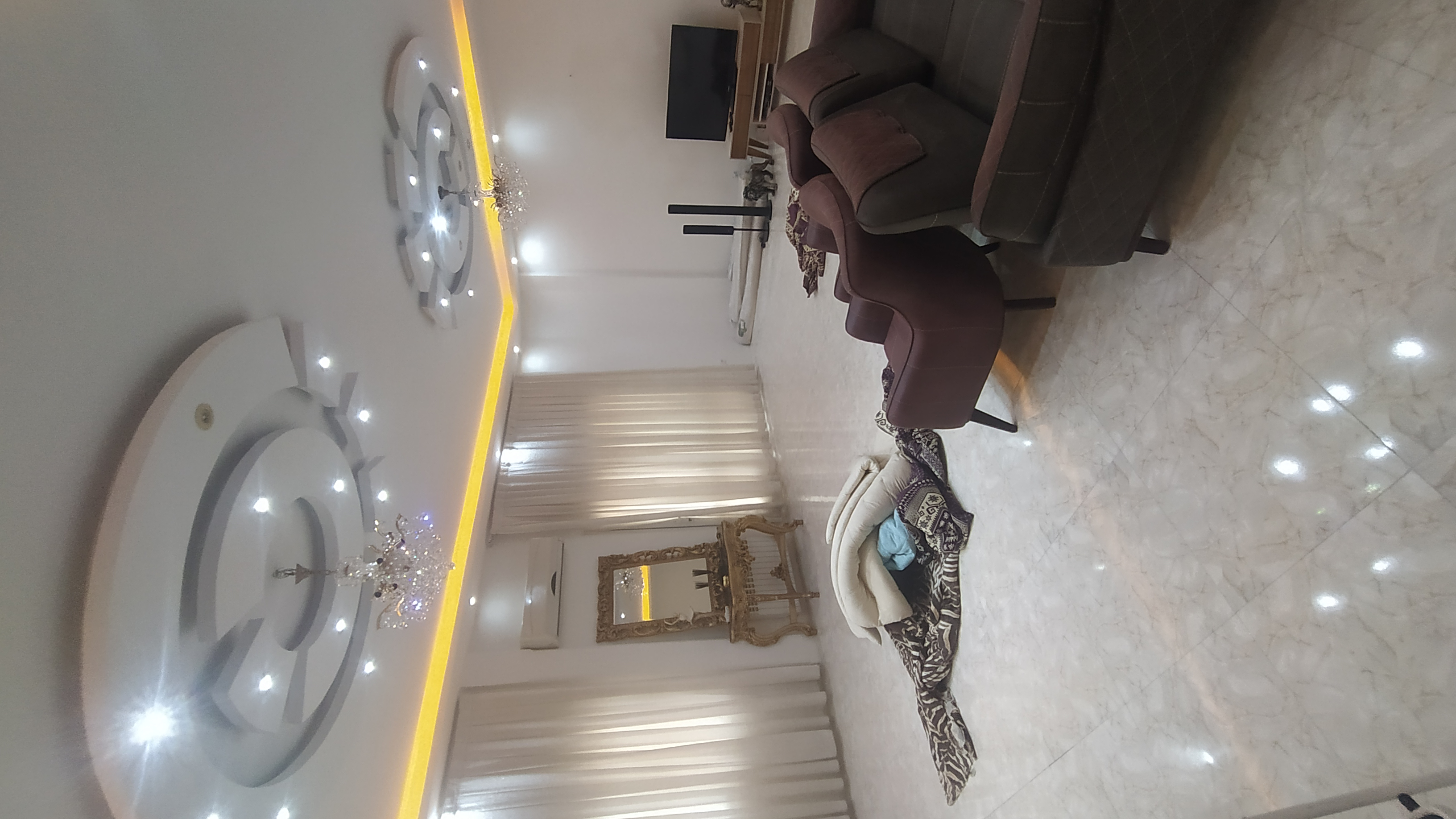 فروش آپارتمان 150متر هفت حوض حیاط دار فول امکانات