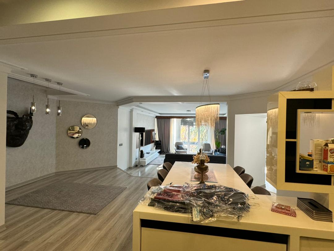 فروش آپارتمان نیاوران 203 متر ویو مشجر نزدیک پارکینگ لوکیشن اعیانی