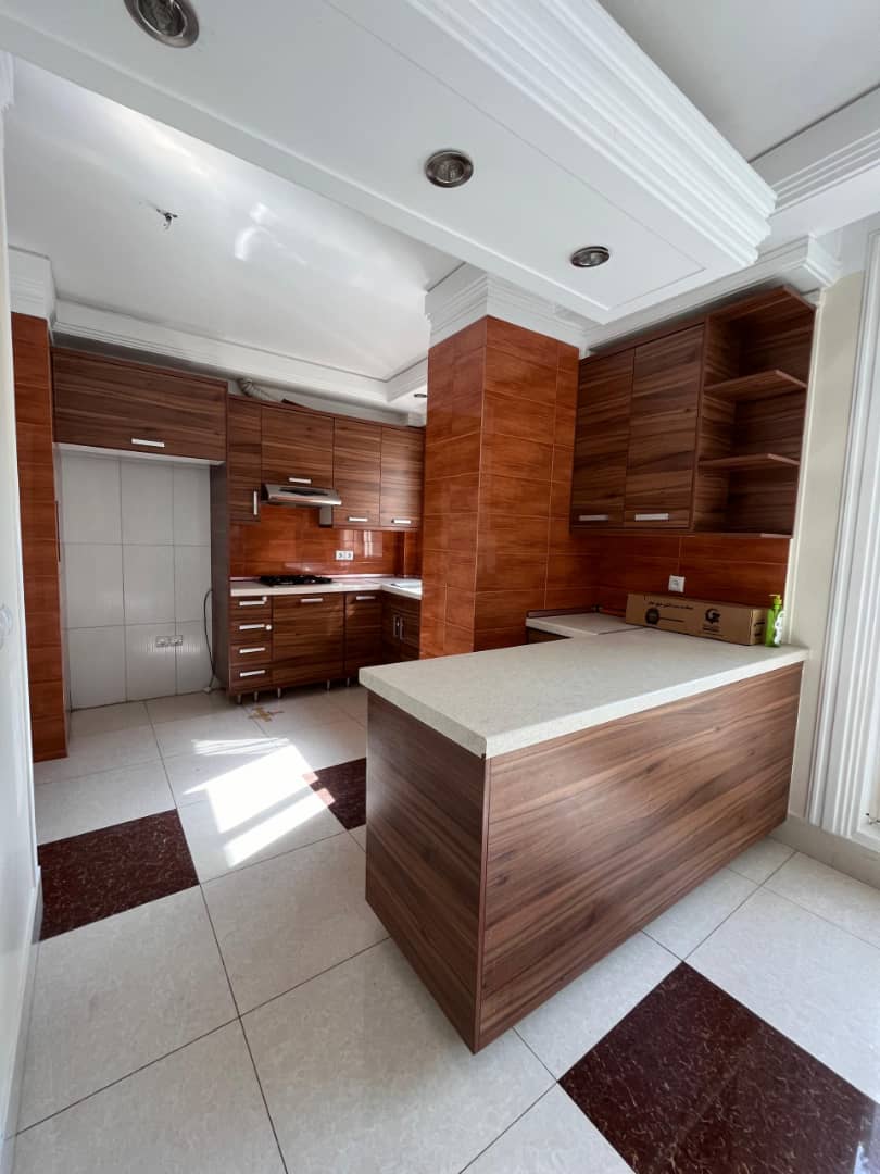 فرمانیه شرقی 140متر 3خواب زیر قیمت و مناسب سرمایه گذاری