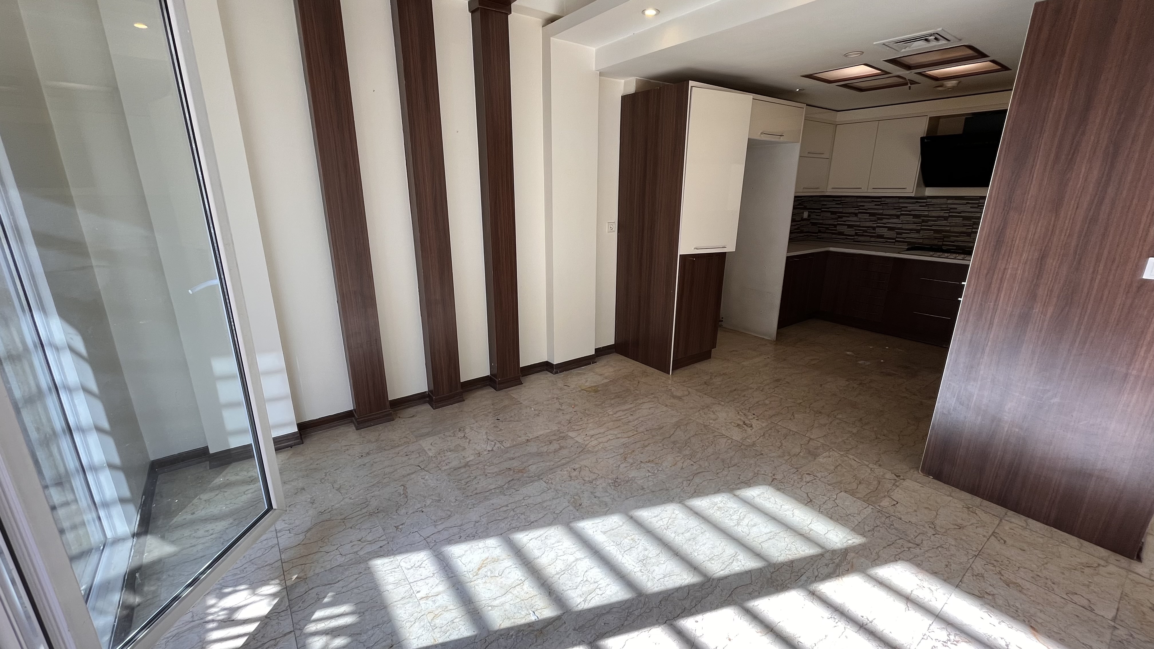 اجاره آپارتمان 180متر هروی 3پارکینگ فول امکانات