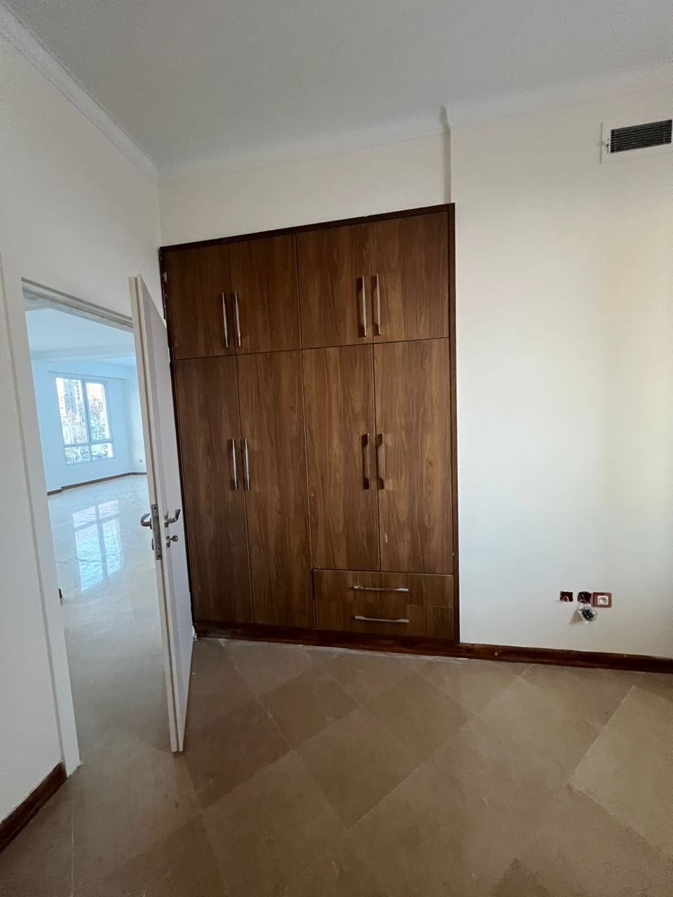 اجاره آپارتمان 130 متر نیاوران برجی بسیار فاخر و درخور