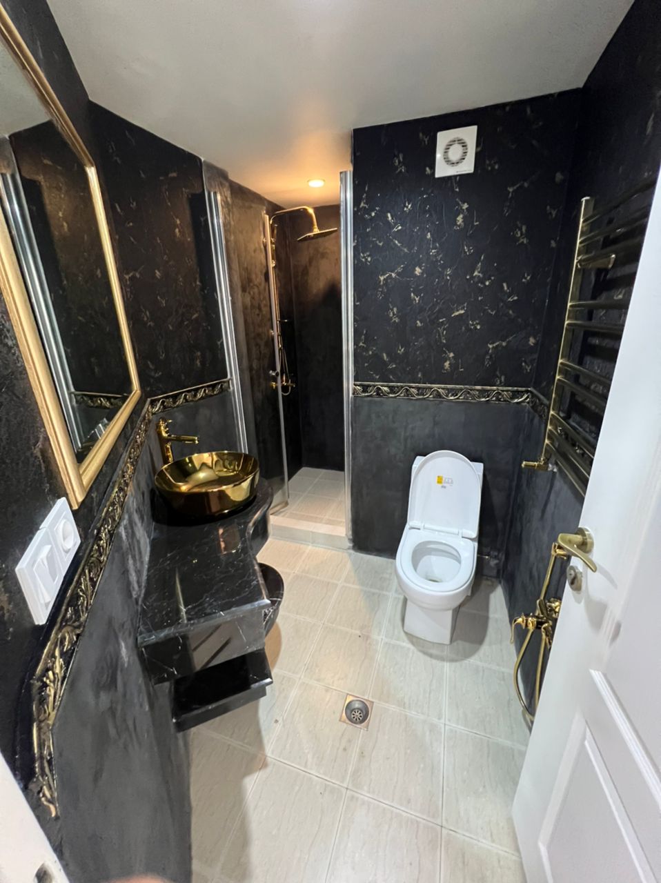 فروش آپارتمان 240 متر کامرانیه شمالی با ارتفاع سقف و حس پنت هاوس