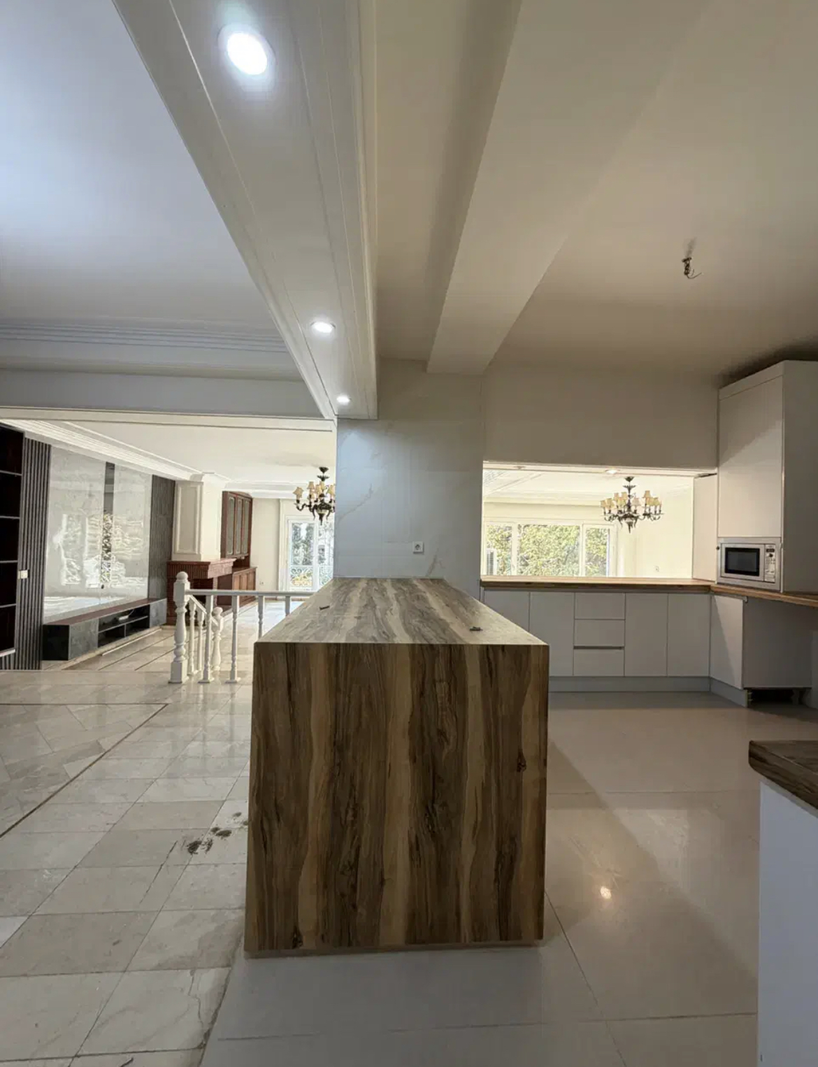 فروش آپارتمان 210متر  کارمانیه شمالی 3خواب ویو مشجر