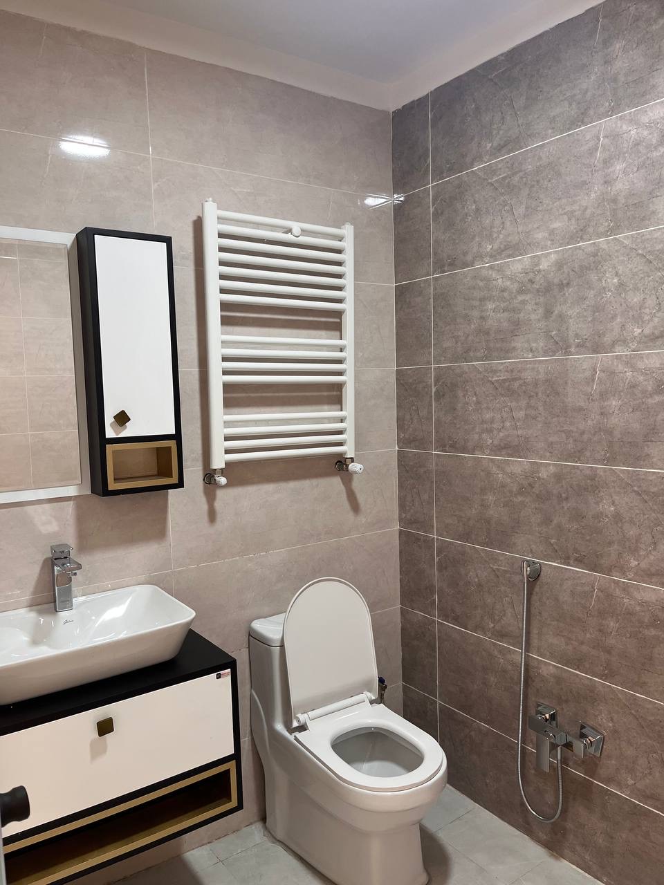 فروش آپارتمان 150 متر فول بازسازی شده تاپ لوکیشن دیباجی منظریه