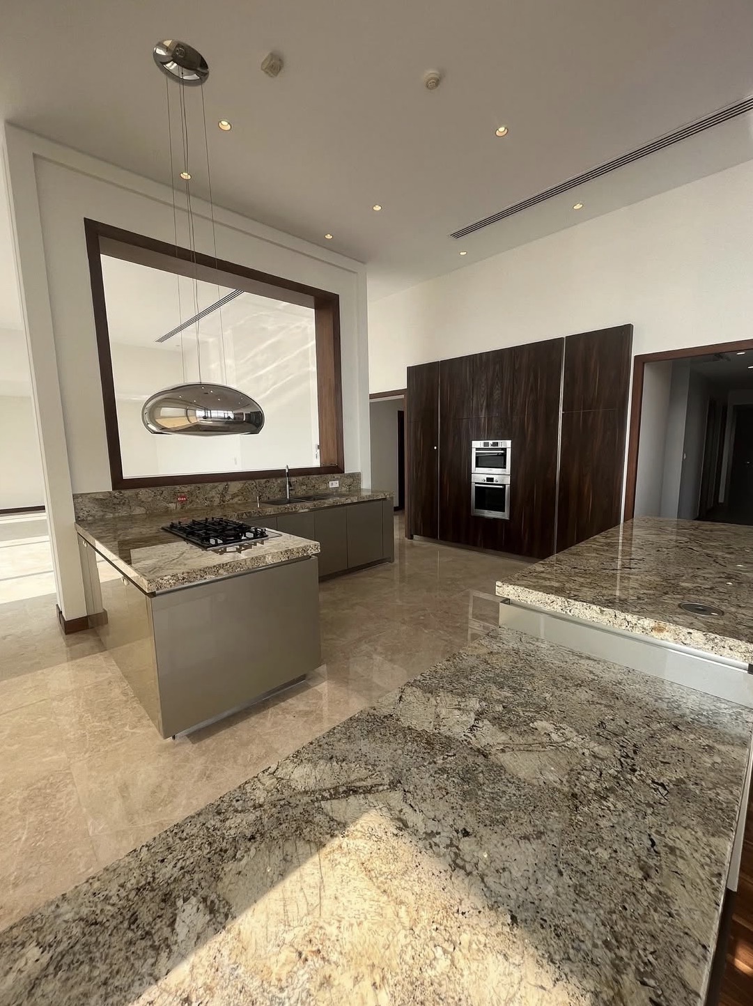 اجاره آپارتمان 210متر فرمانیه فول‌مشاعات کلیدنخورده