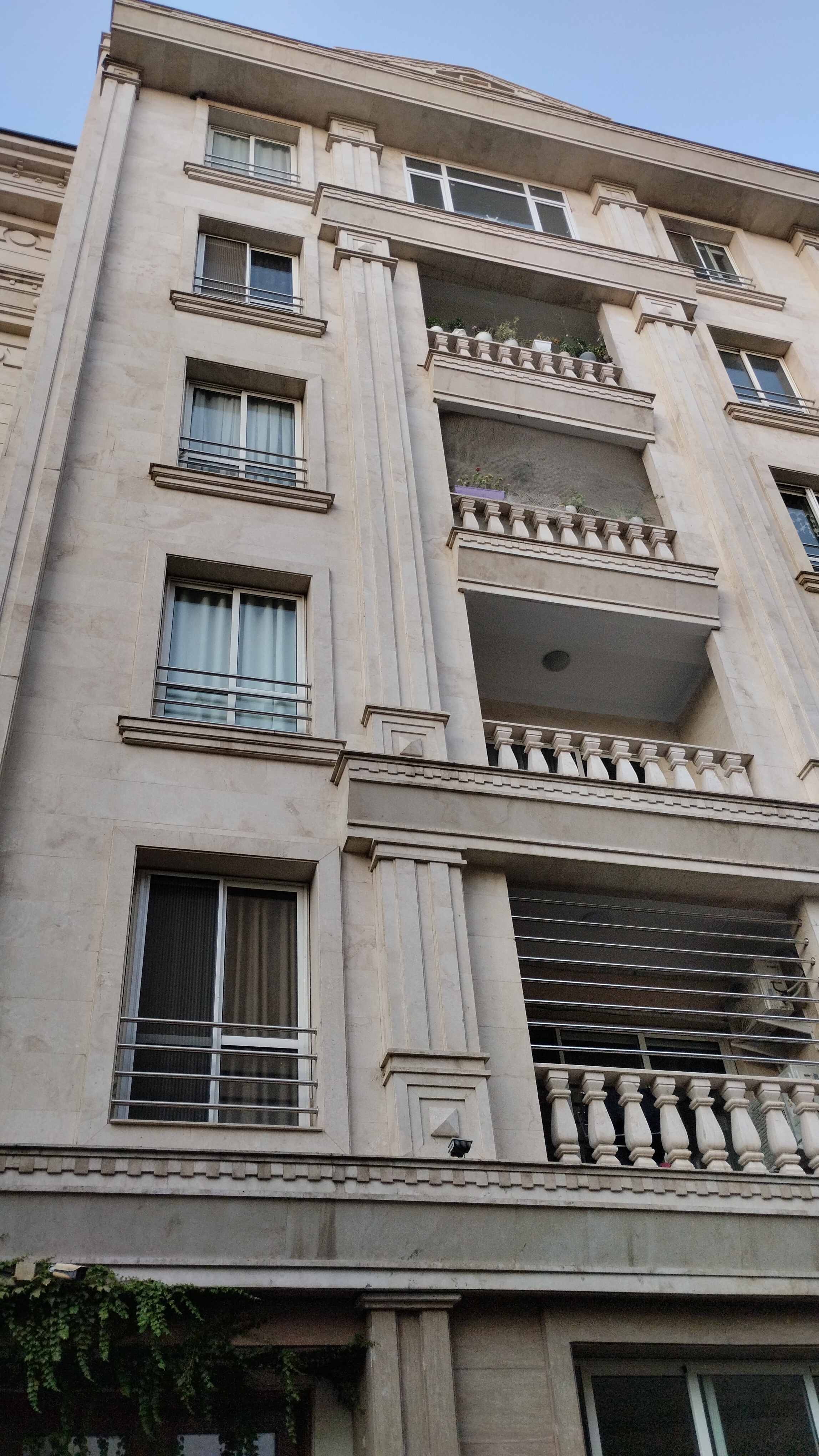 فروش آپارتمان 100 متر سوهانک 2 خواب فول امکانات
