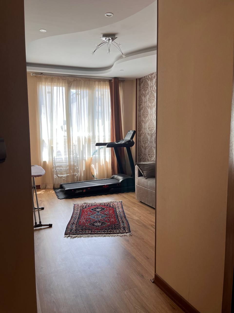 فروش آپارتمان 142 متر  فرمانیه سوئیت مجزا مشاعات دار