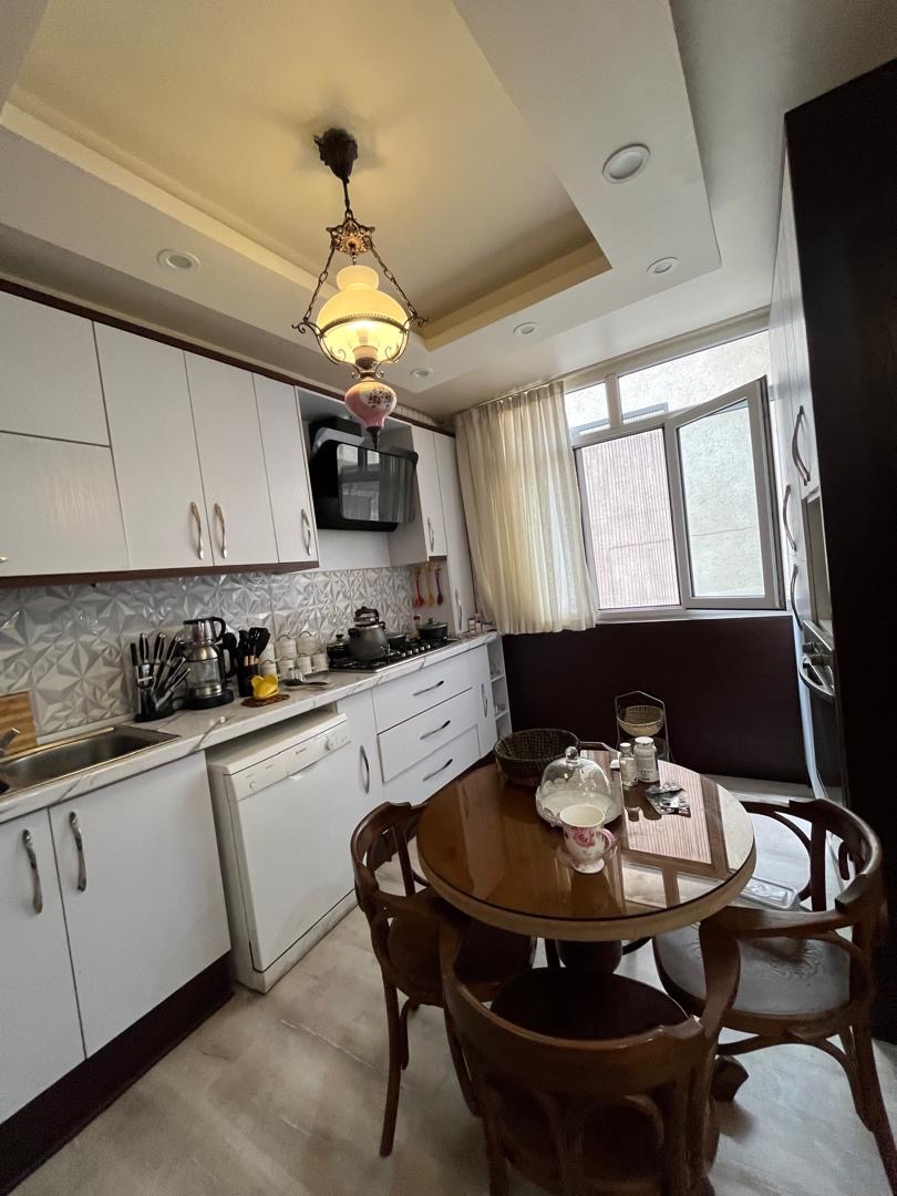 فروش 150 متر آپارتمان دیباجی جنوبی غرق نور حیاط