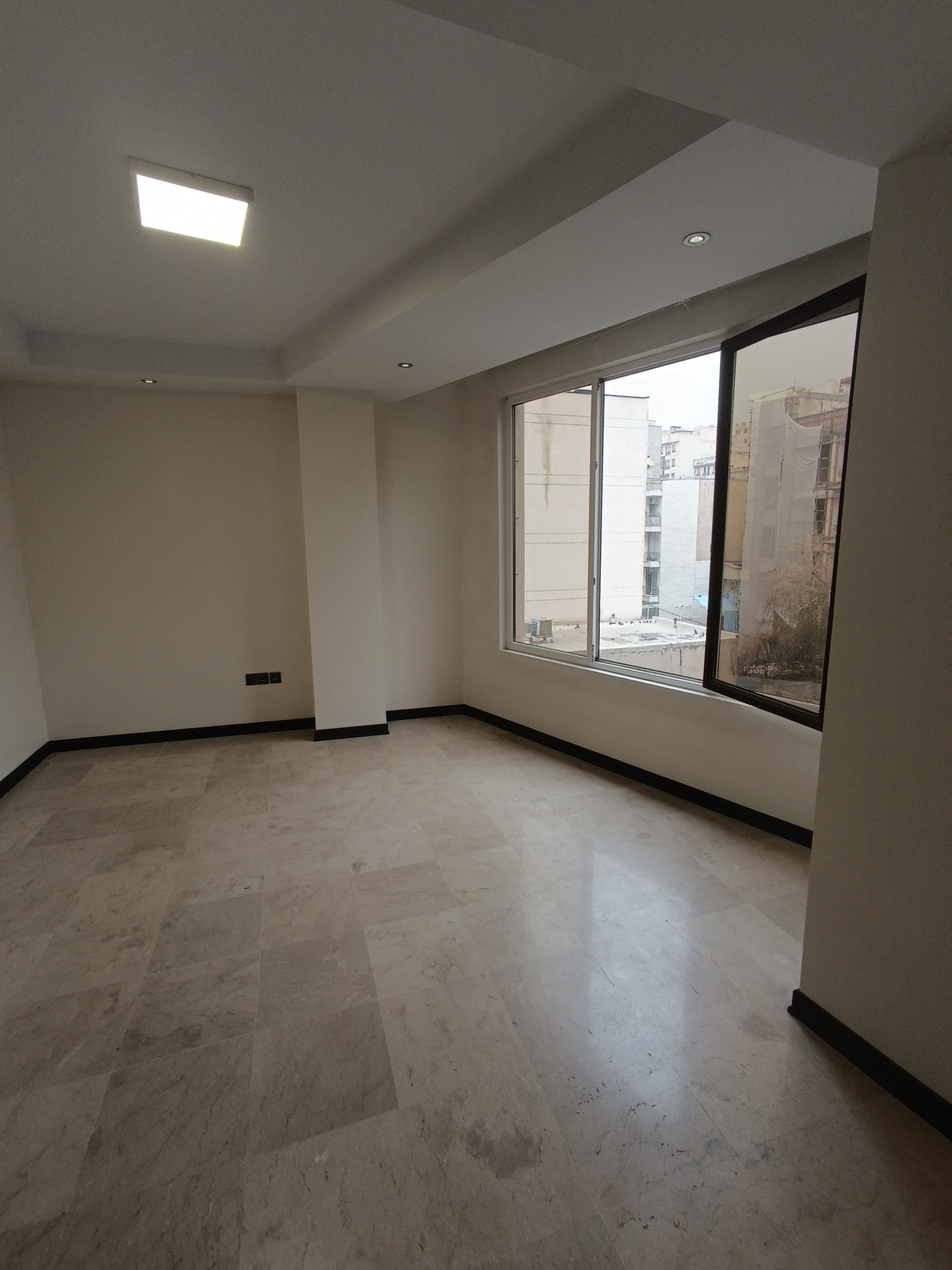 فروش آپارتمان 70 متر کیکاووس 2 خواب بالکن و لابی