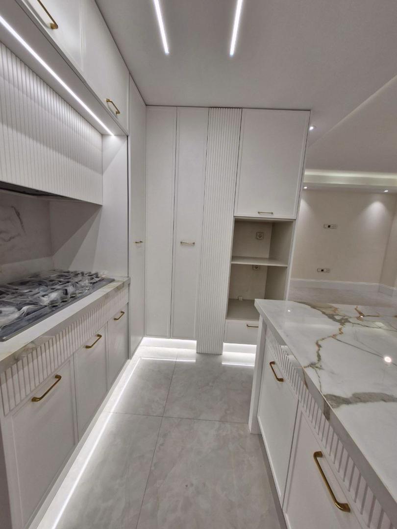 فروش 100متری /3پارکینگ /بالکن قابل چیدمان