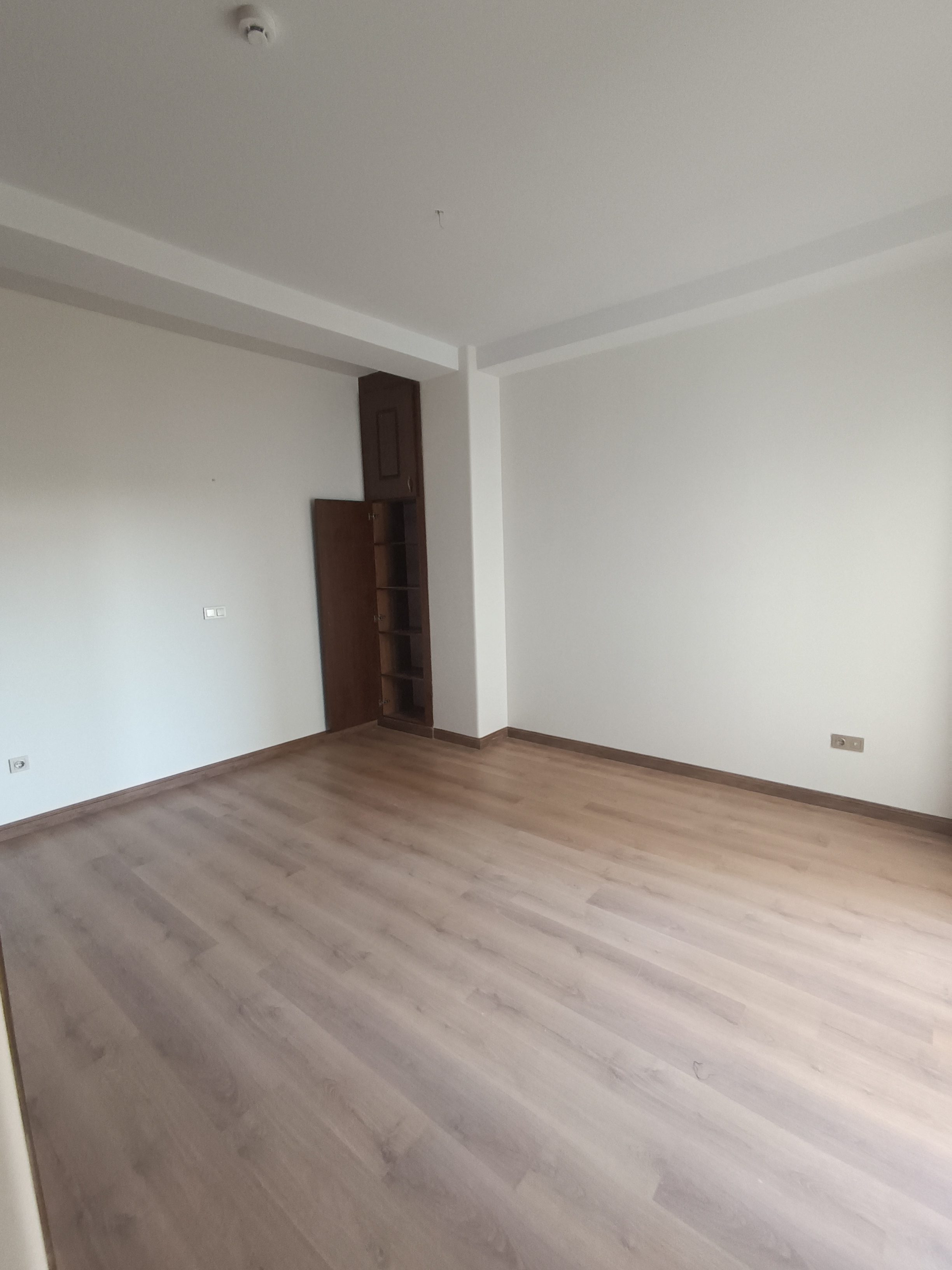 فروش آپارتمان 80 متر ازگل 2 خواب بالکن و لابی مبله