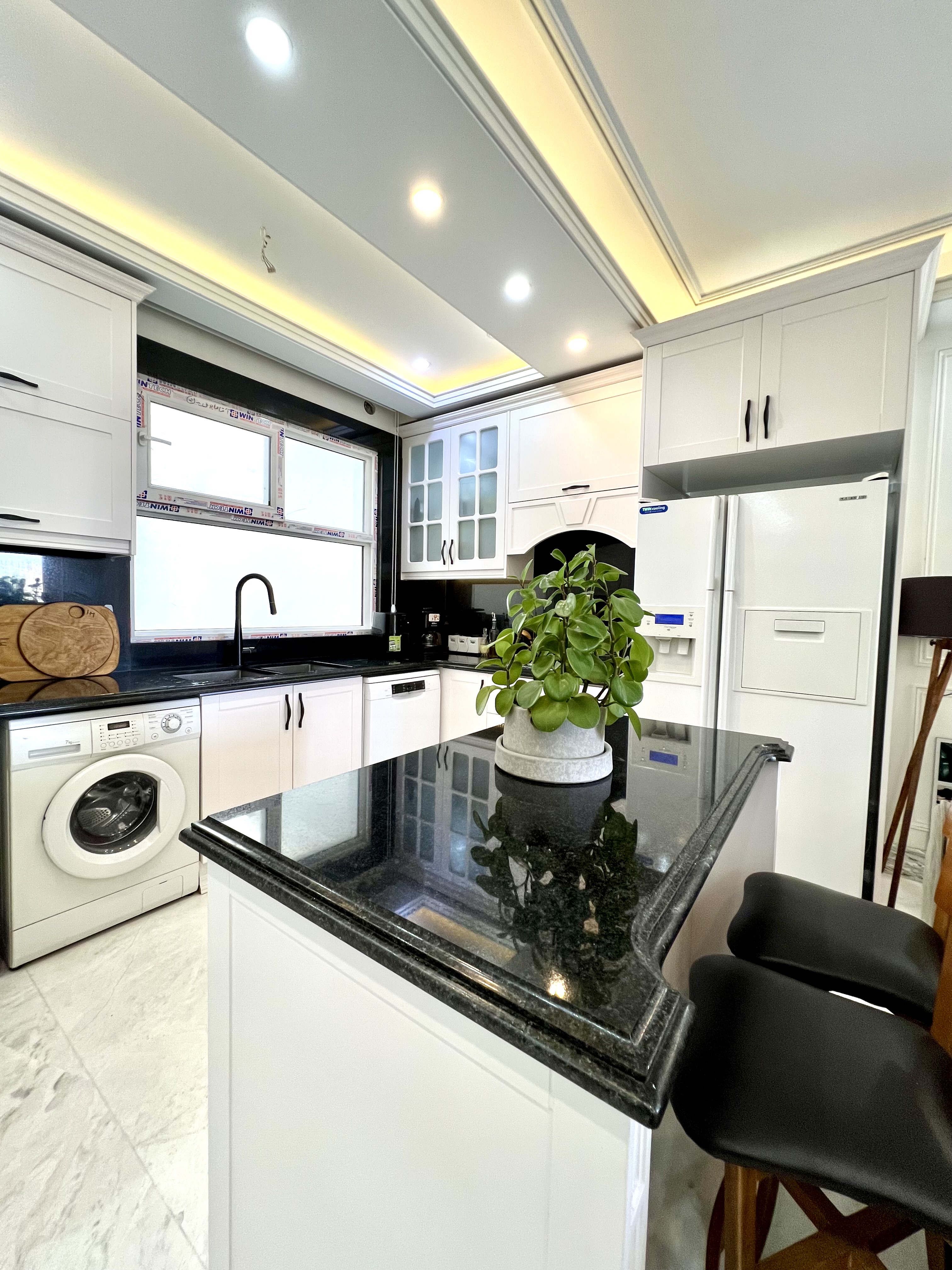 فروش آپارتمان 90 متر کیکاووس تاپ لوکیشن