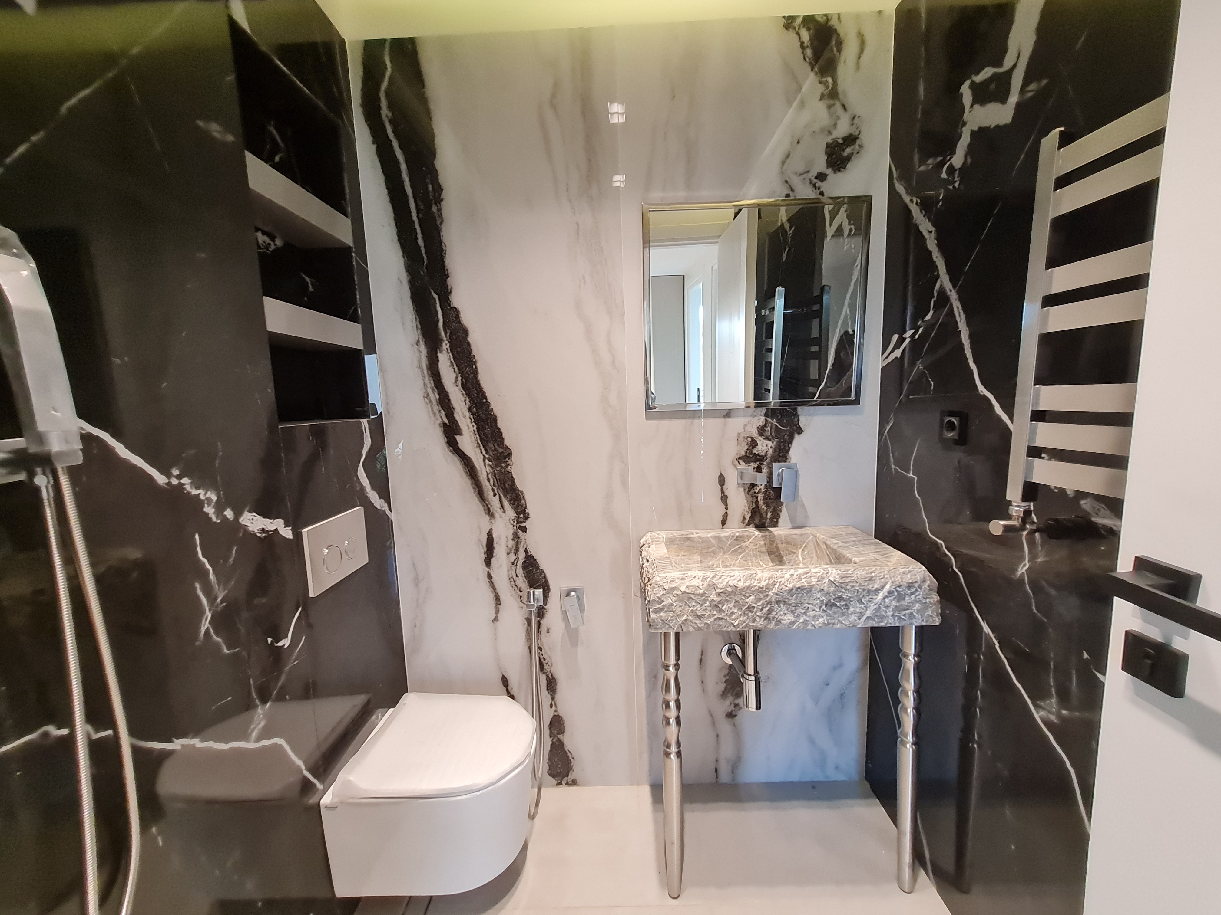 فروش آپارتمان 140 متر تاپ لوکیشن فرمانیه شرقی
