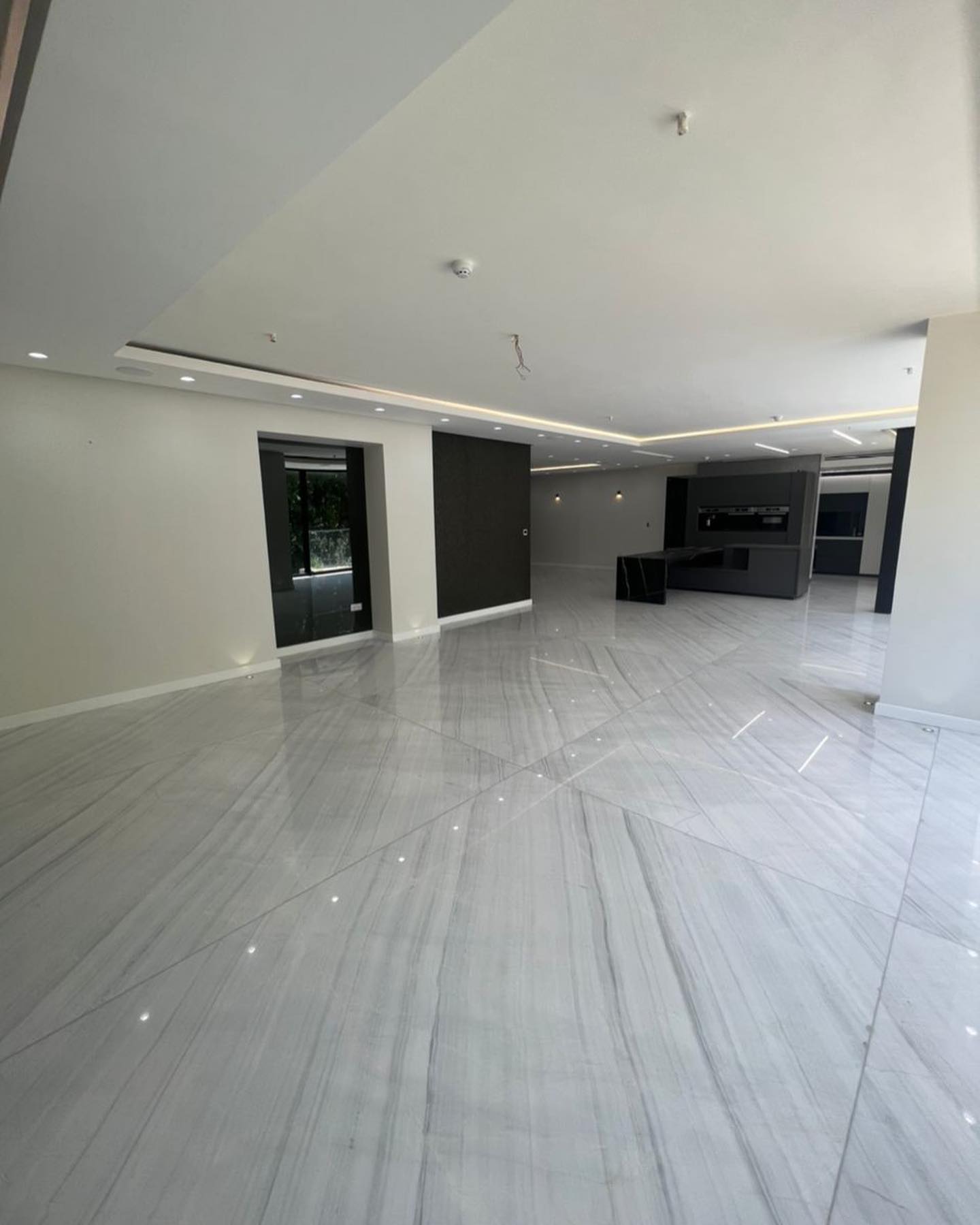 فرمانیه شرقی 270متر 3خواب مستر برج باغ فول مشاعات