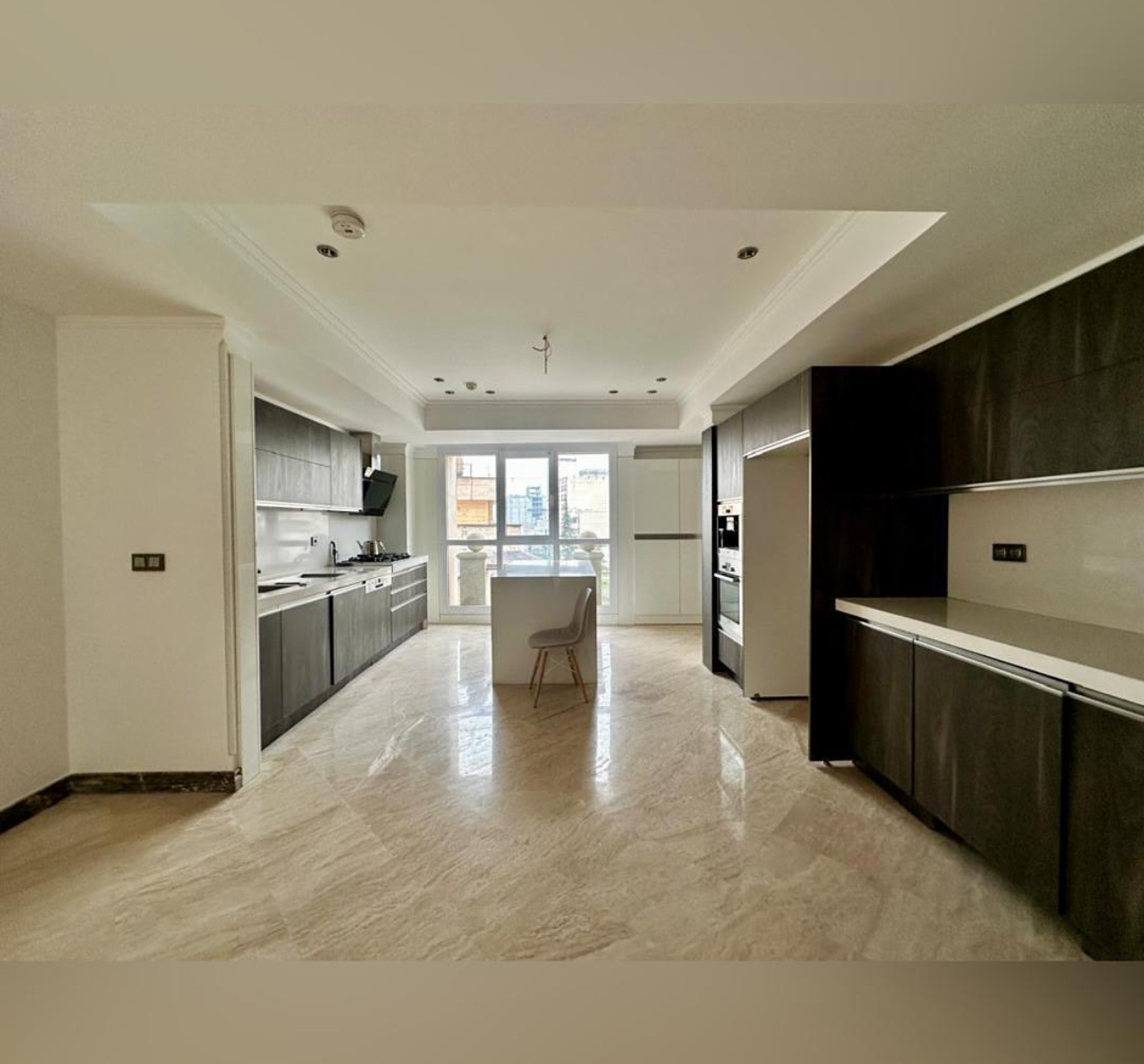 فروش 221 متر آپارتمان دو جهت نورگیر قلب منظریه