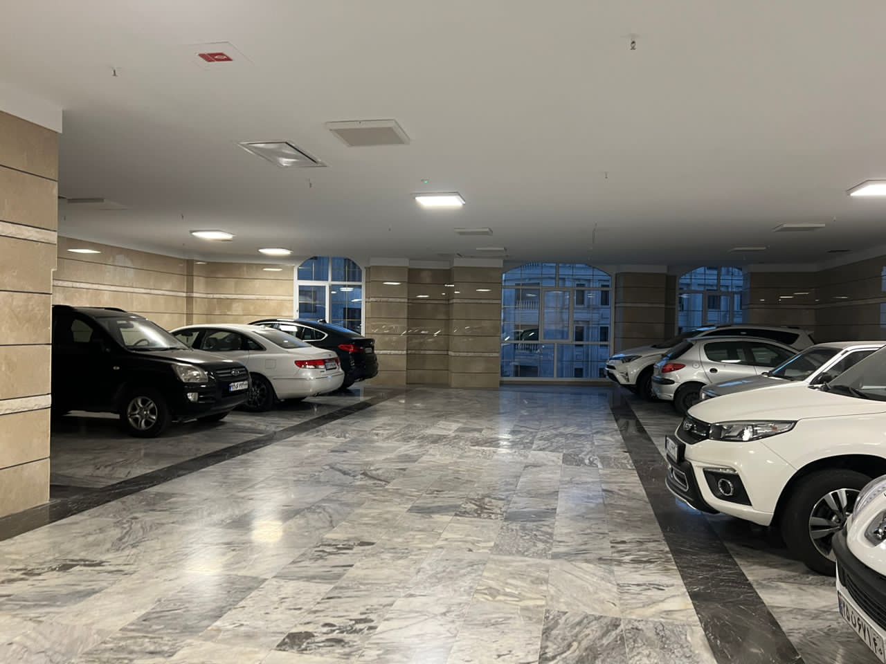 فروش آپارتمان 240 متر کامرانیه شمالی با ارتفاع سقف و حس پنت هاوس