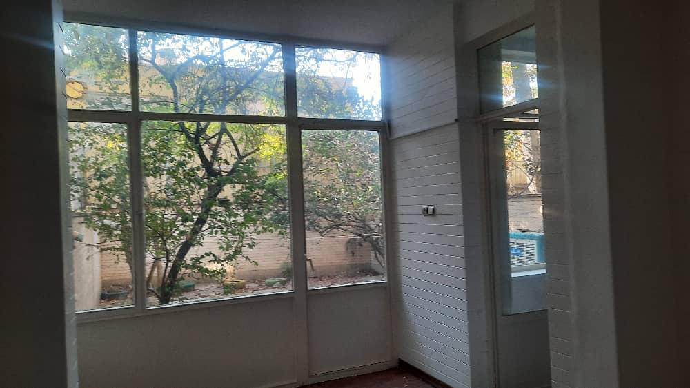 اجاره آپارتمان 135 متر قلهک حیاط اختصاصی 80 متری