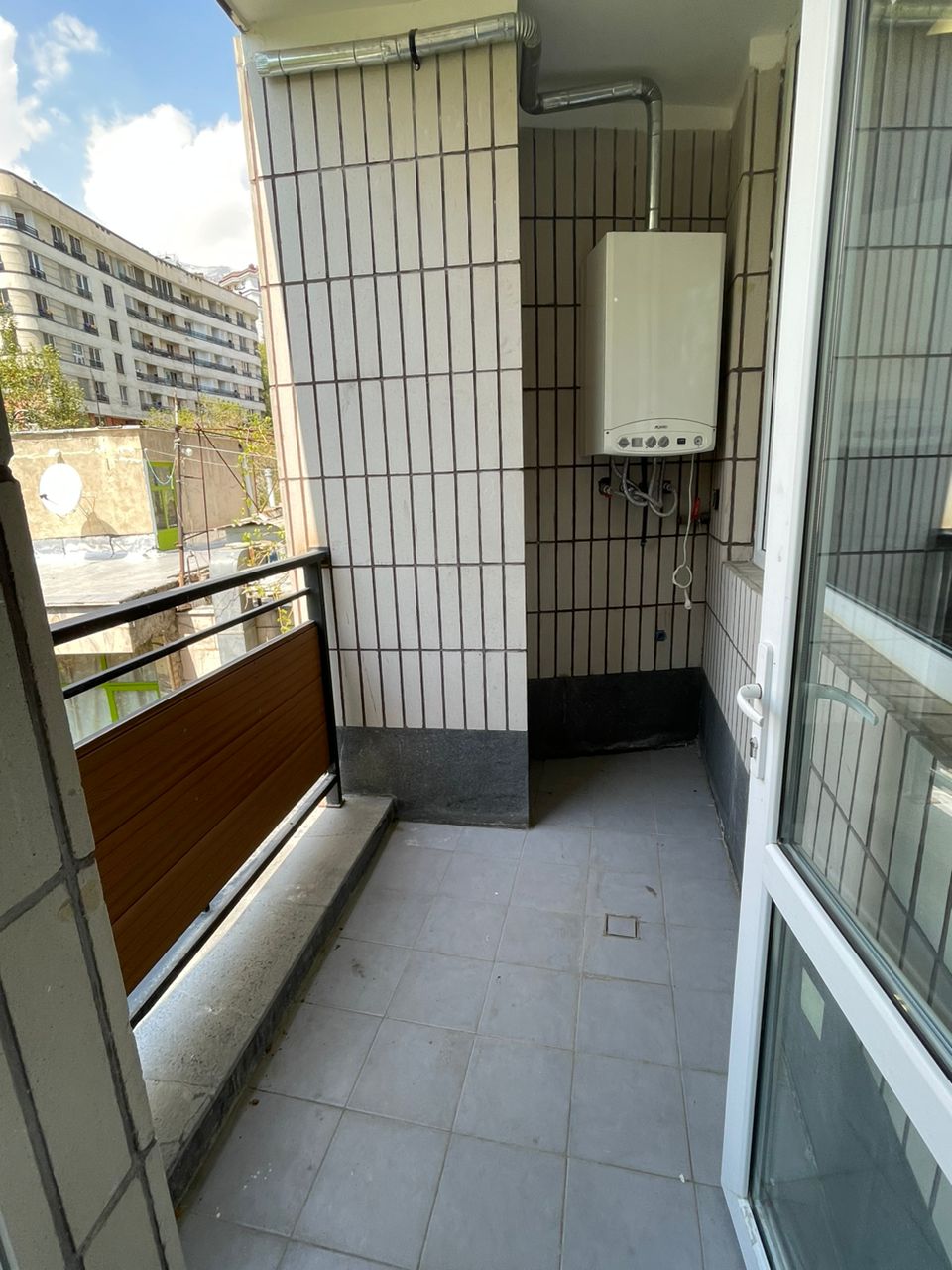 فروش واحد150متری مدرن با تراس10متری در قلب دربند