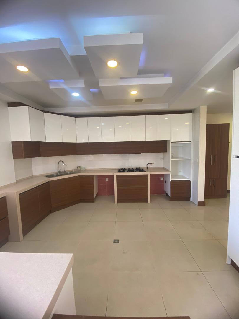 اپارتمان 250متری سه خواب فول مشاعات