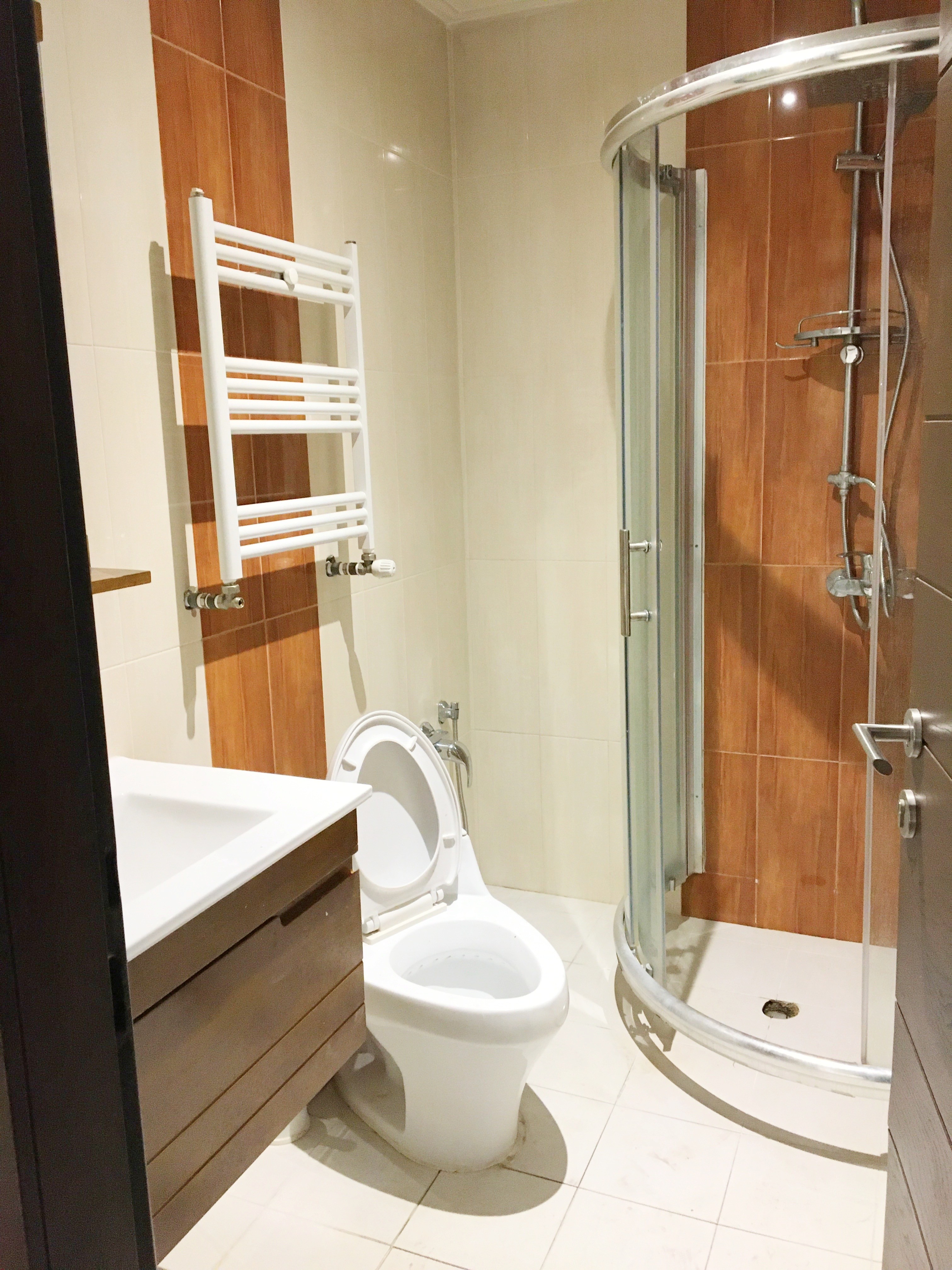 قیطریه ۹۰ متر ۲ خواب فول امکانات