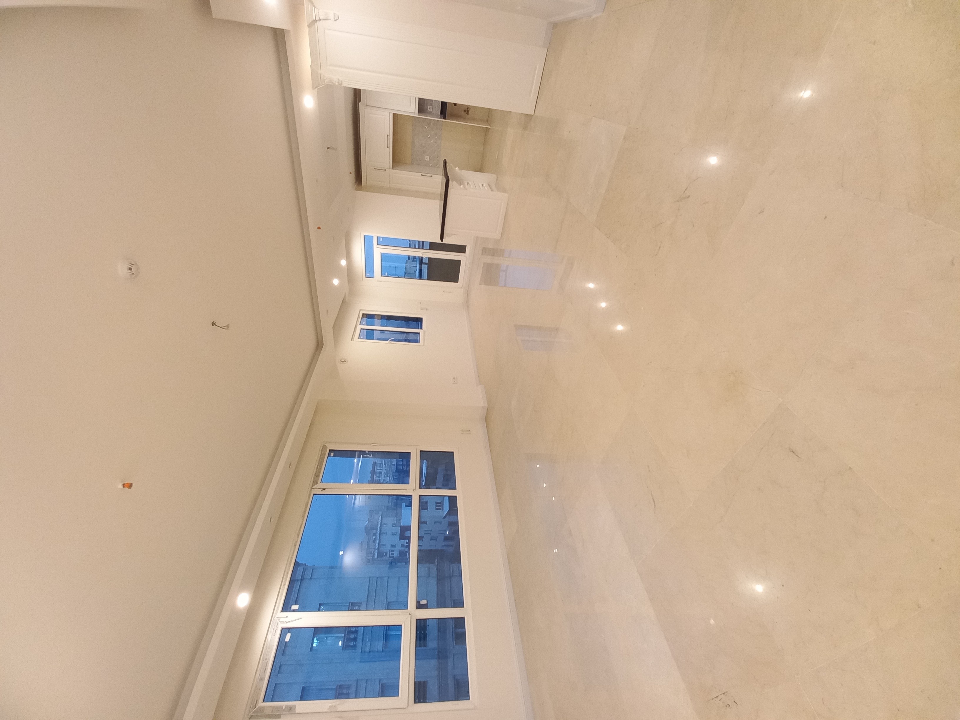 ۹۸متری دو جهت نور ، ۲پارکینگ / کیکاووس